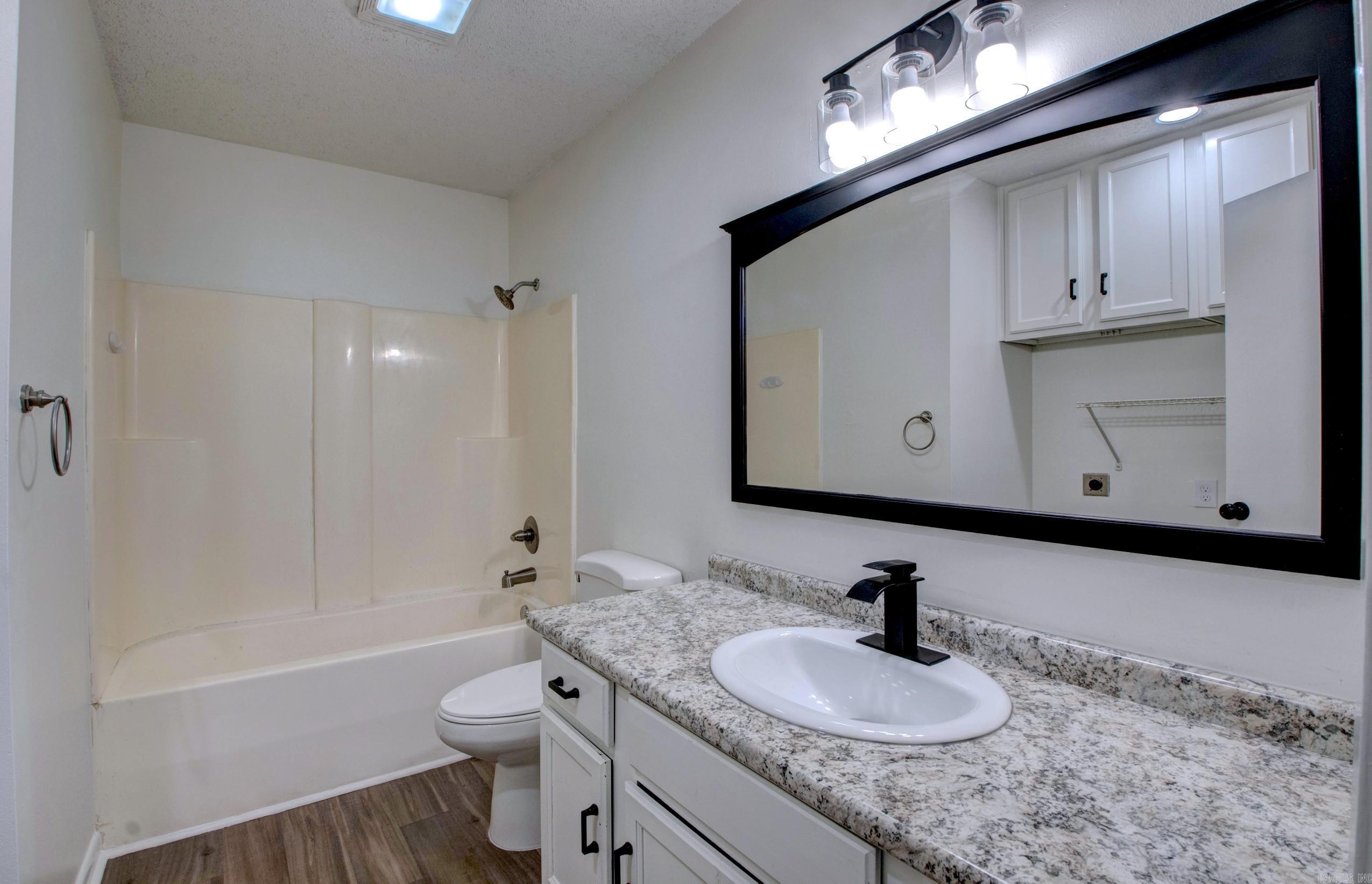 1905 Labette Manor  LITTLE FLOCK, AR