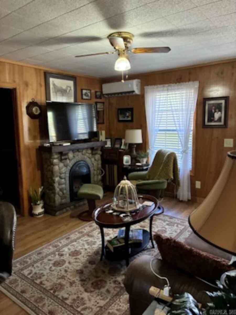 517 & 517 B E Webb  Mountain View, AR