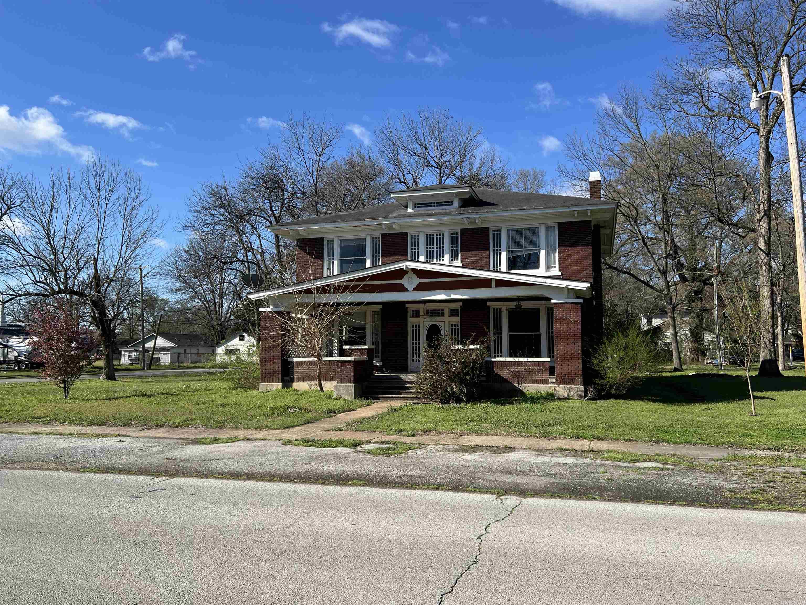 319 Elm  Newport, AR