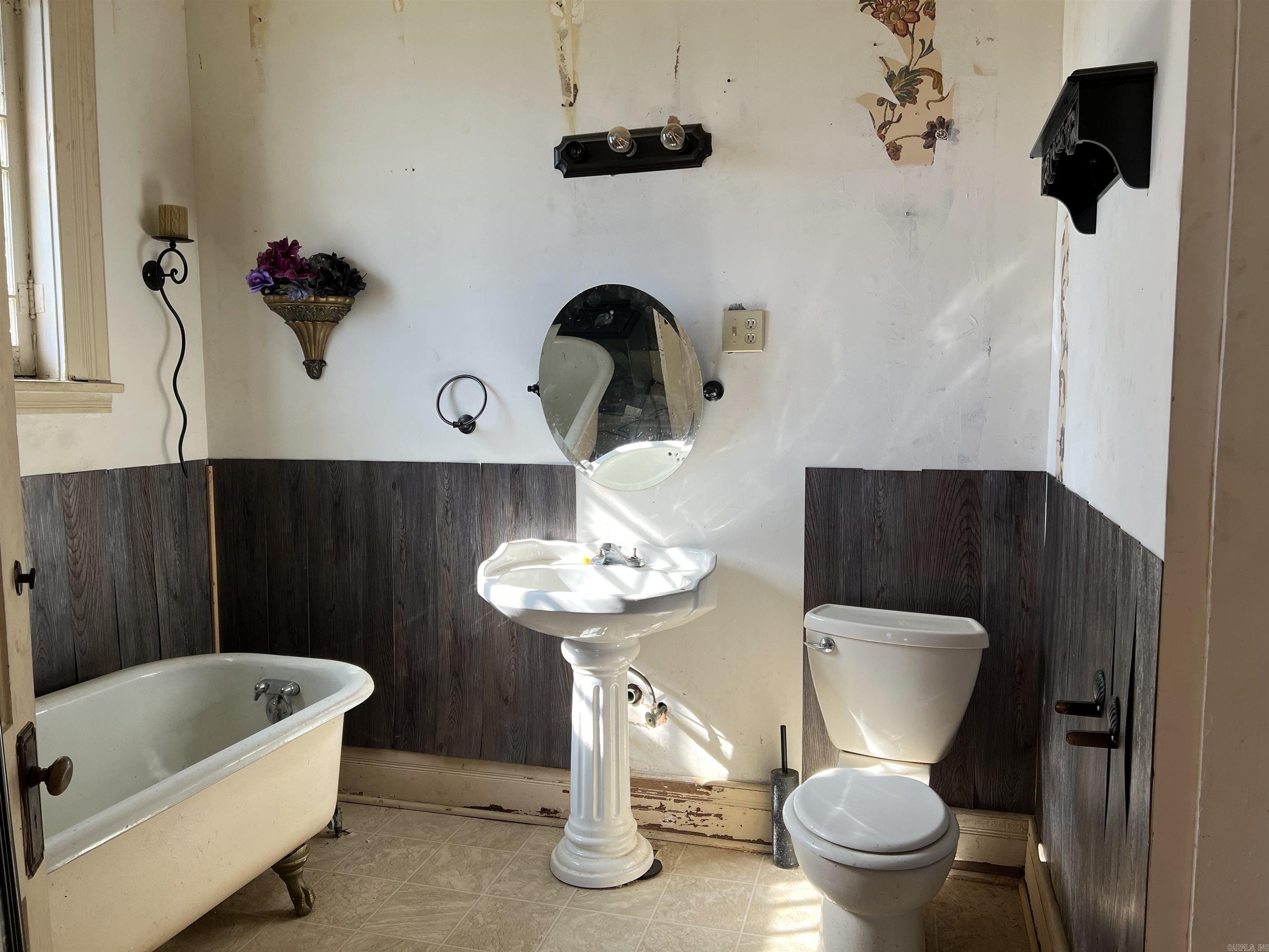 319 Elm  Newport, AR