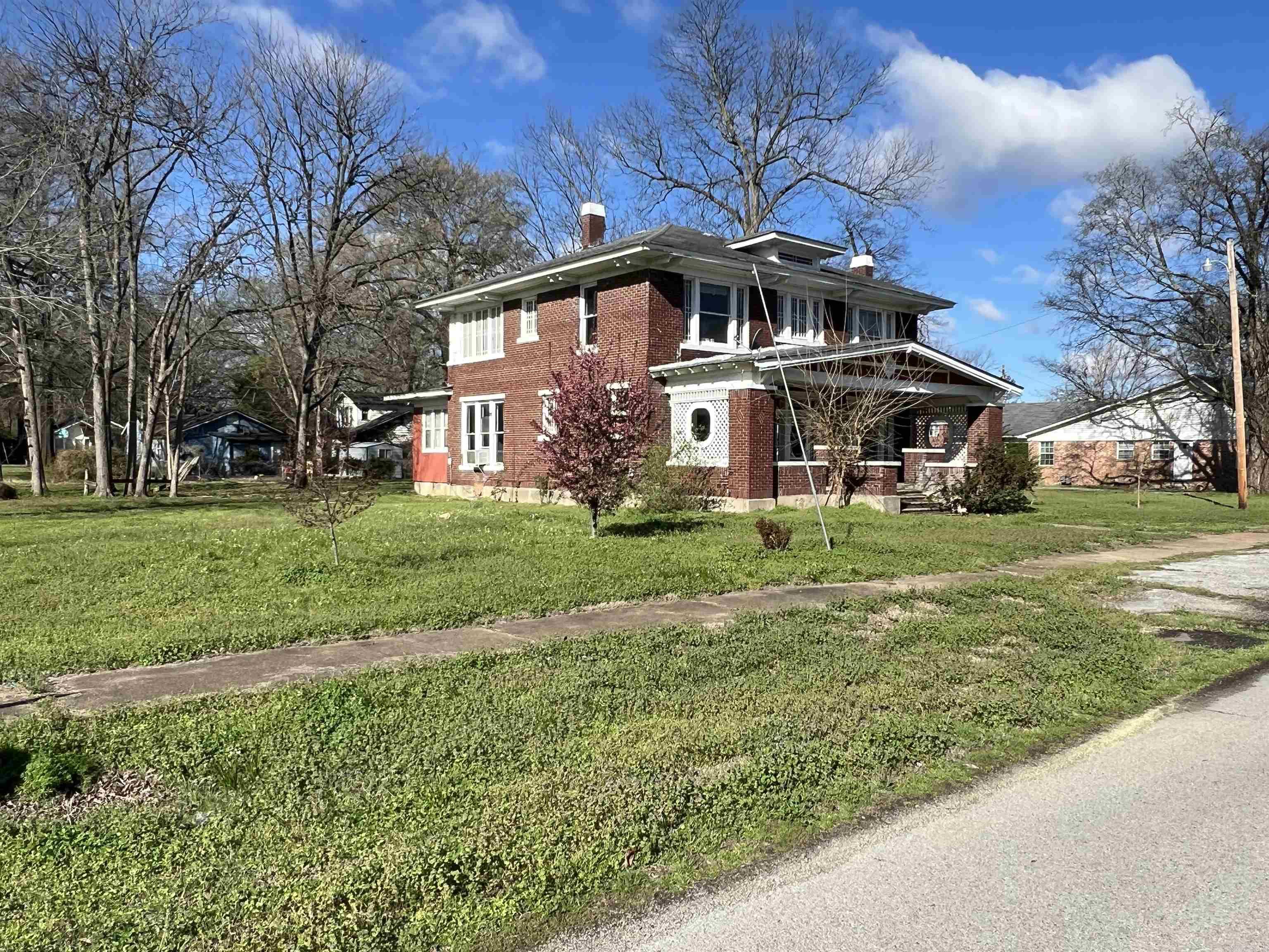 319 Elm  Newport, AR