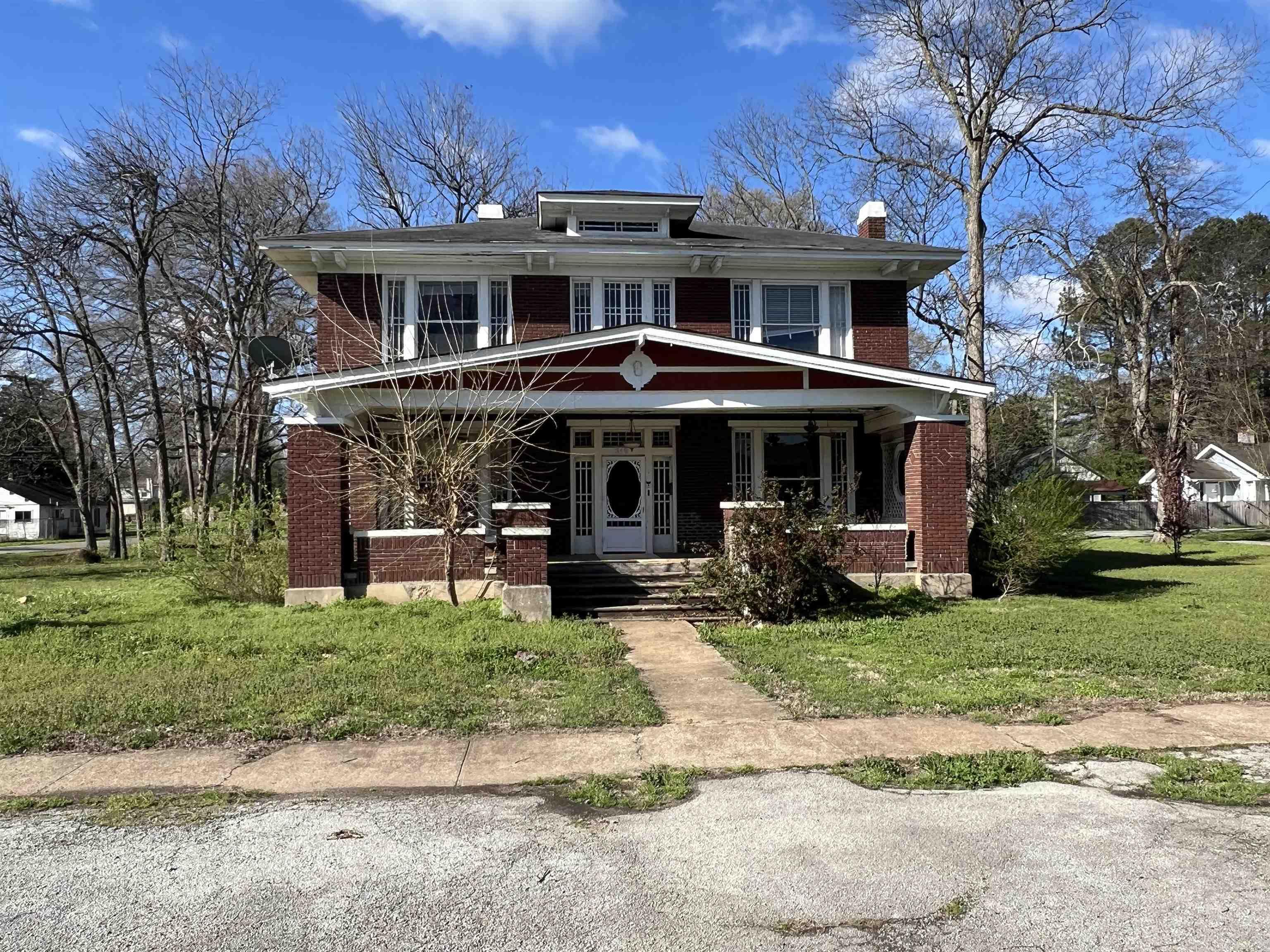 319 Elm  Newport, AR