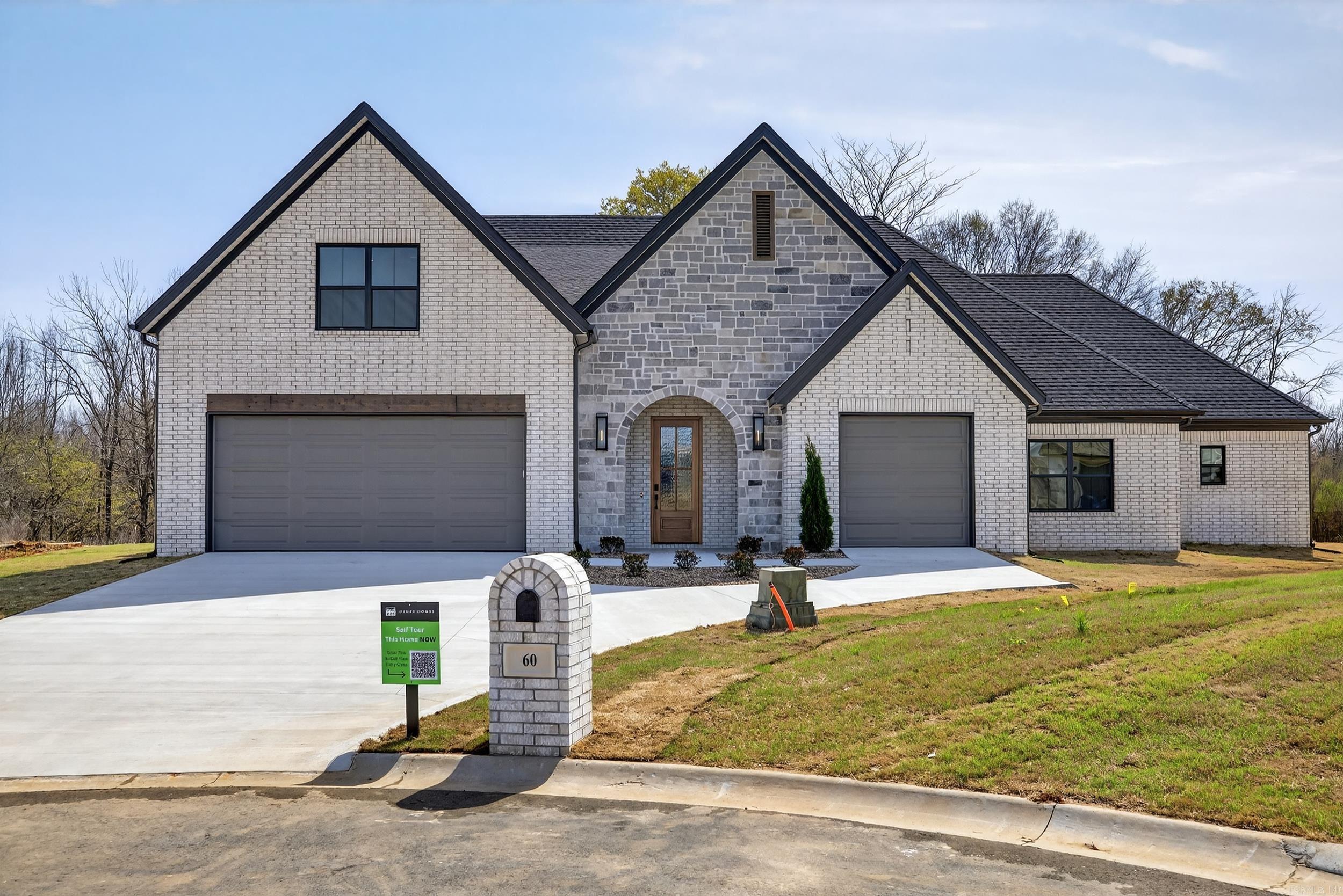 60 Lucia  Maumelle, AR