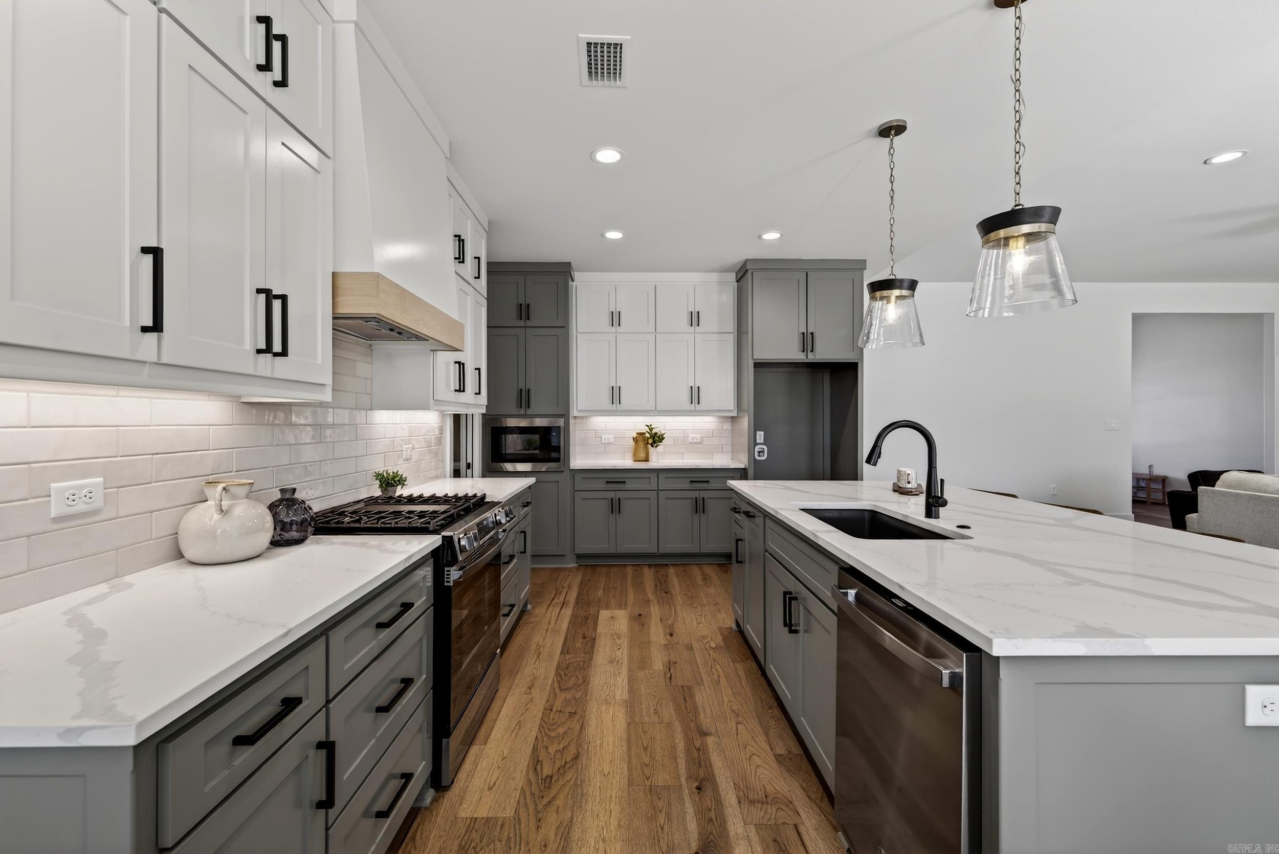 60 Lucia  Maumelle, AR