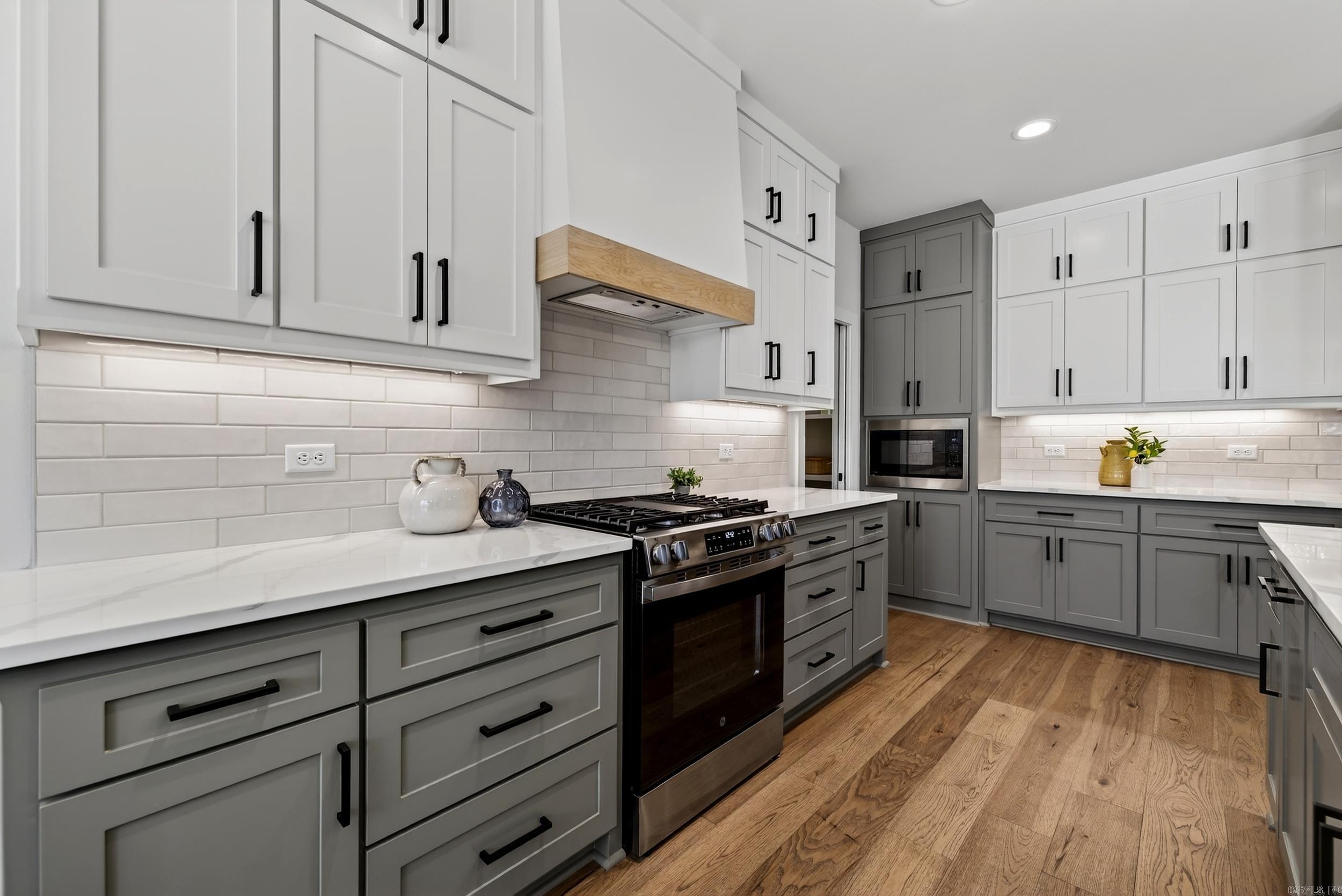 60 Lucia  Maumelle, AR