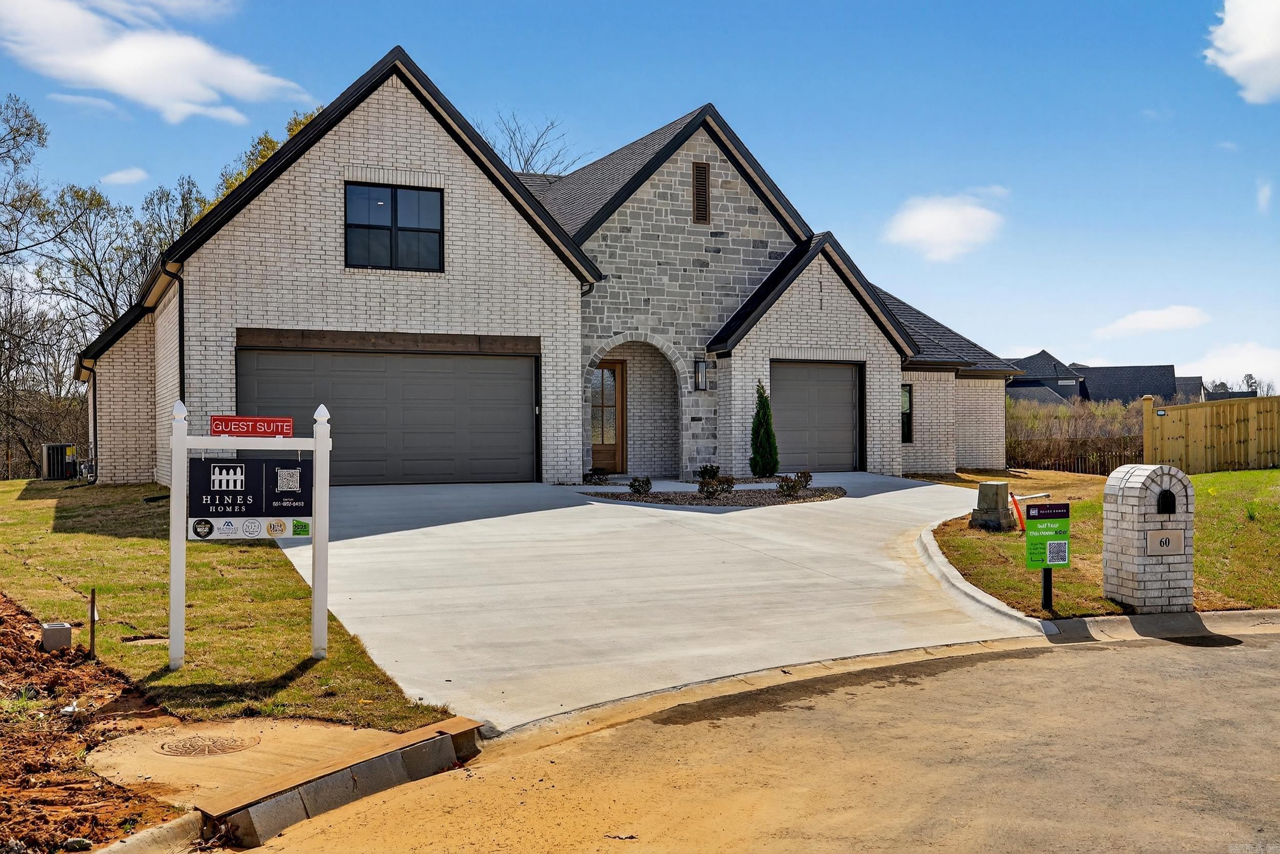 60 Lucia  Maumelle, AR