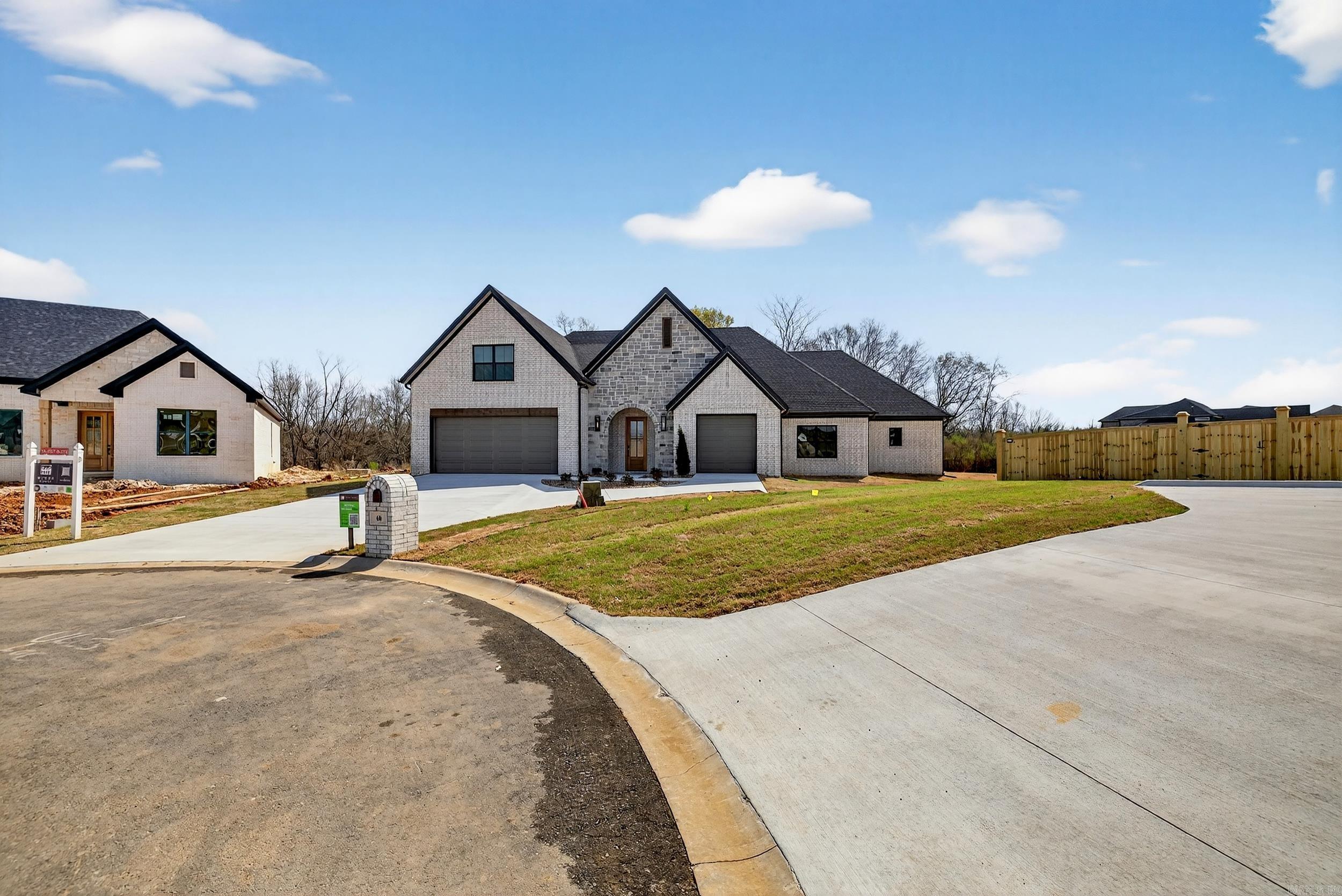 60 Lucia  Maumelle, AR