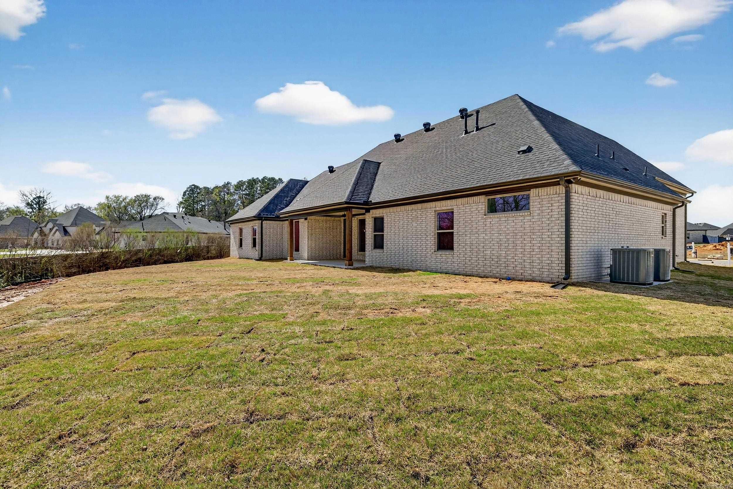 60 Lucia  Maumelle, AR