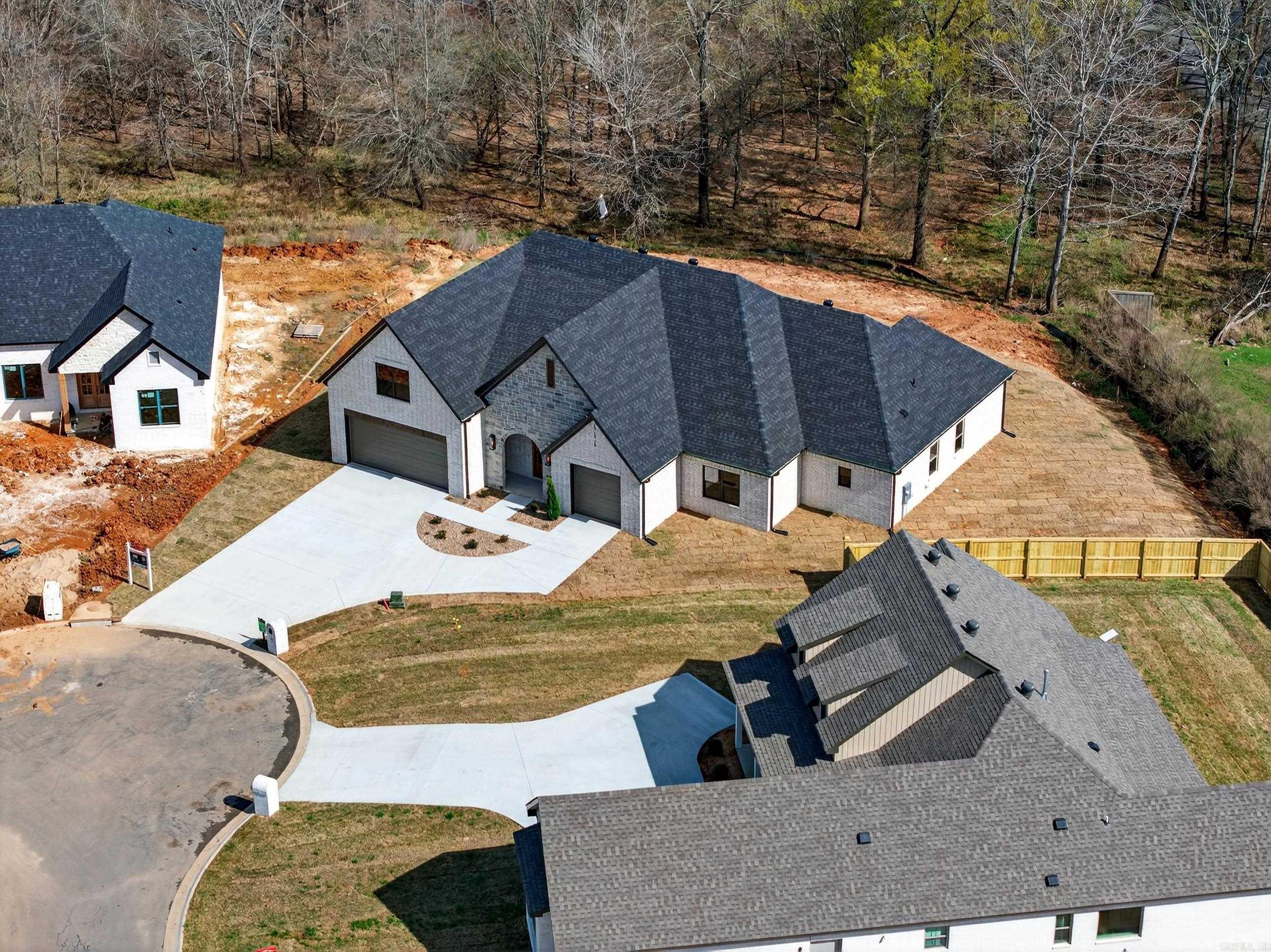 60 Lucia  Maumelle, AR