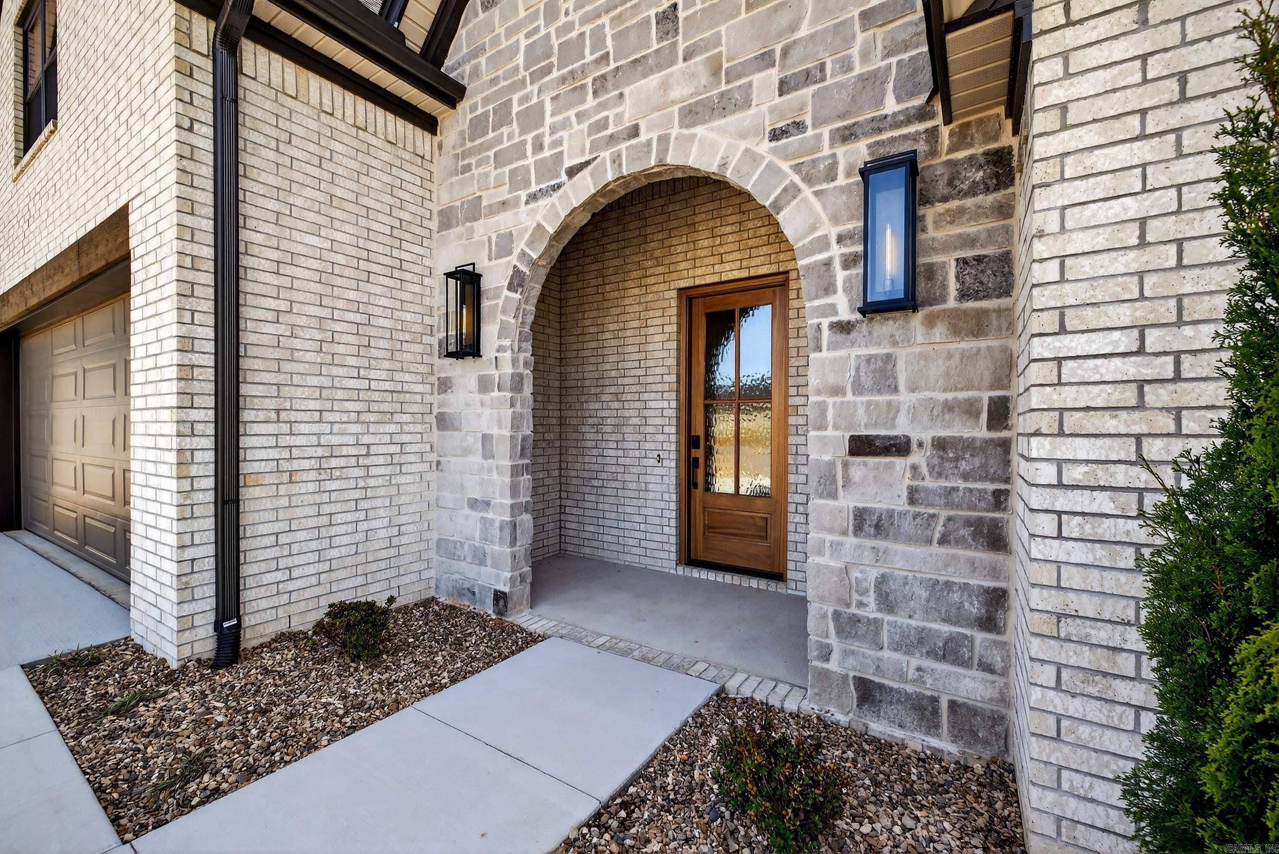 60 Lucia  Maumelle, AR