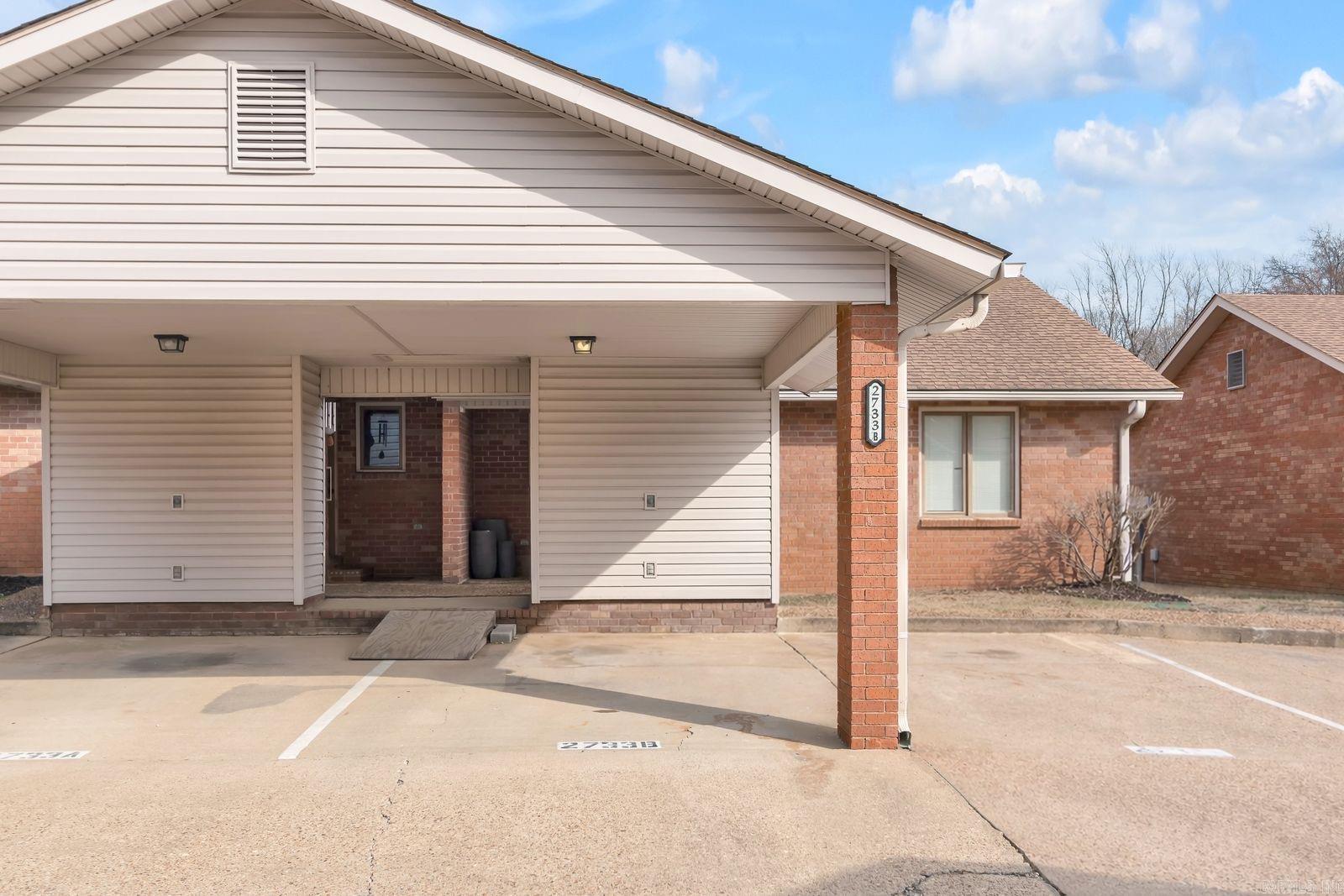 2733 Greenbriar Dr.  Jonesboro, AR