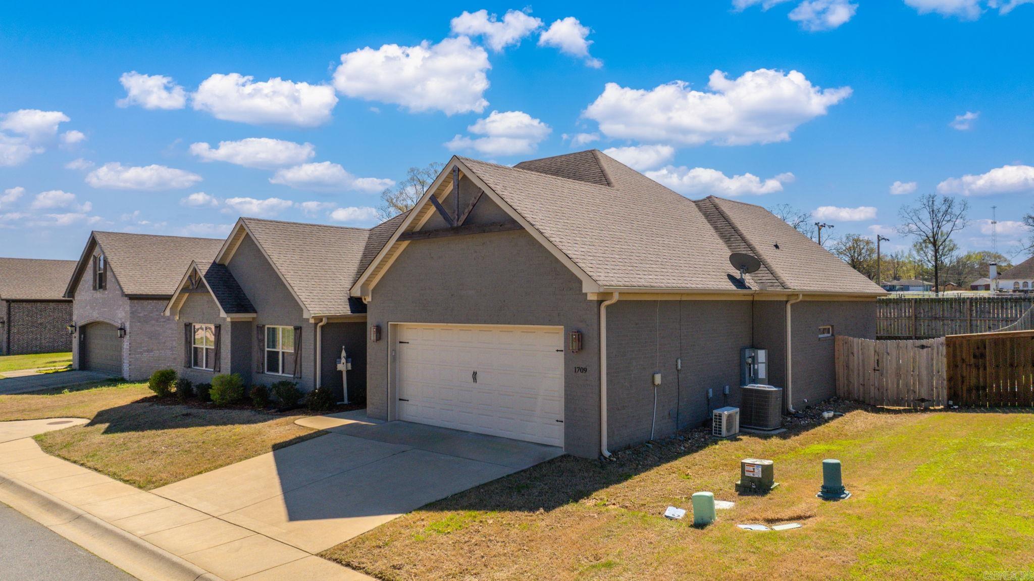 1709 Vine Maple  Benton, AR