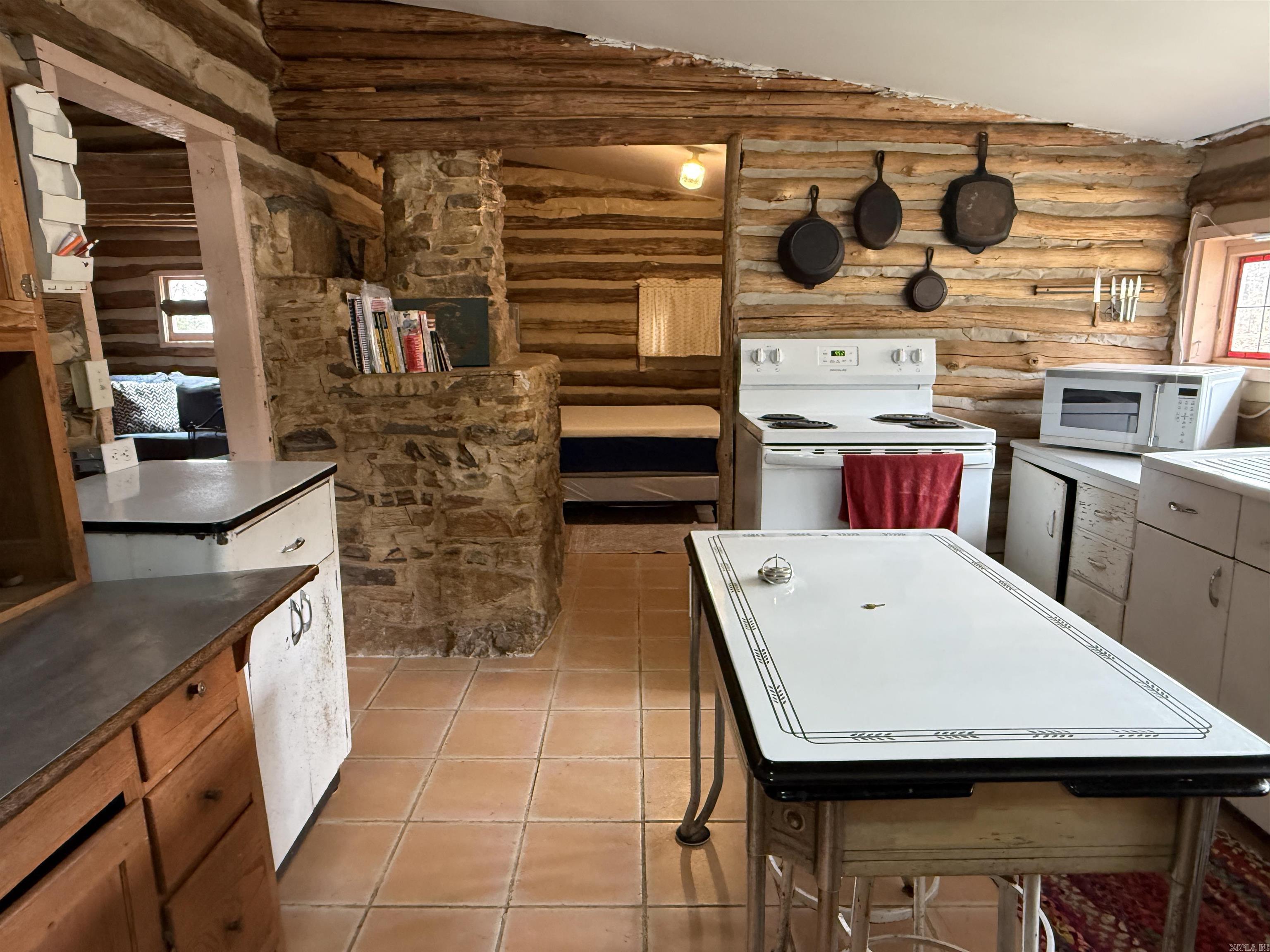 2085 Quicksilver  Leslie, AR