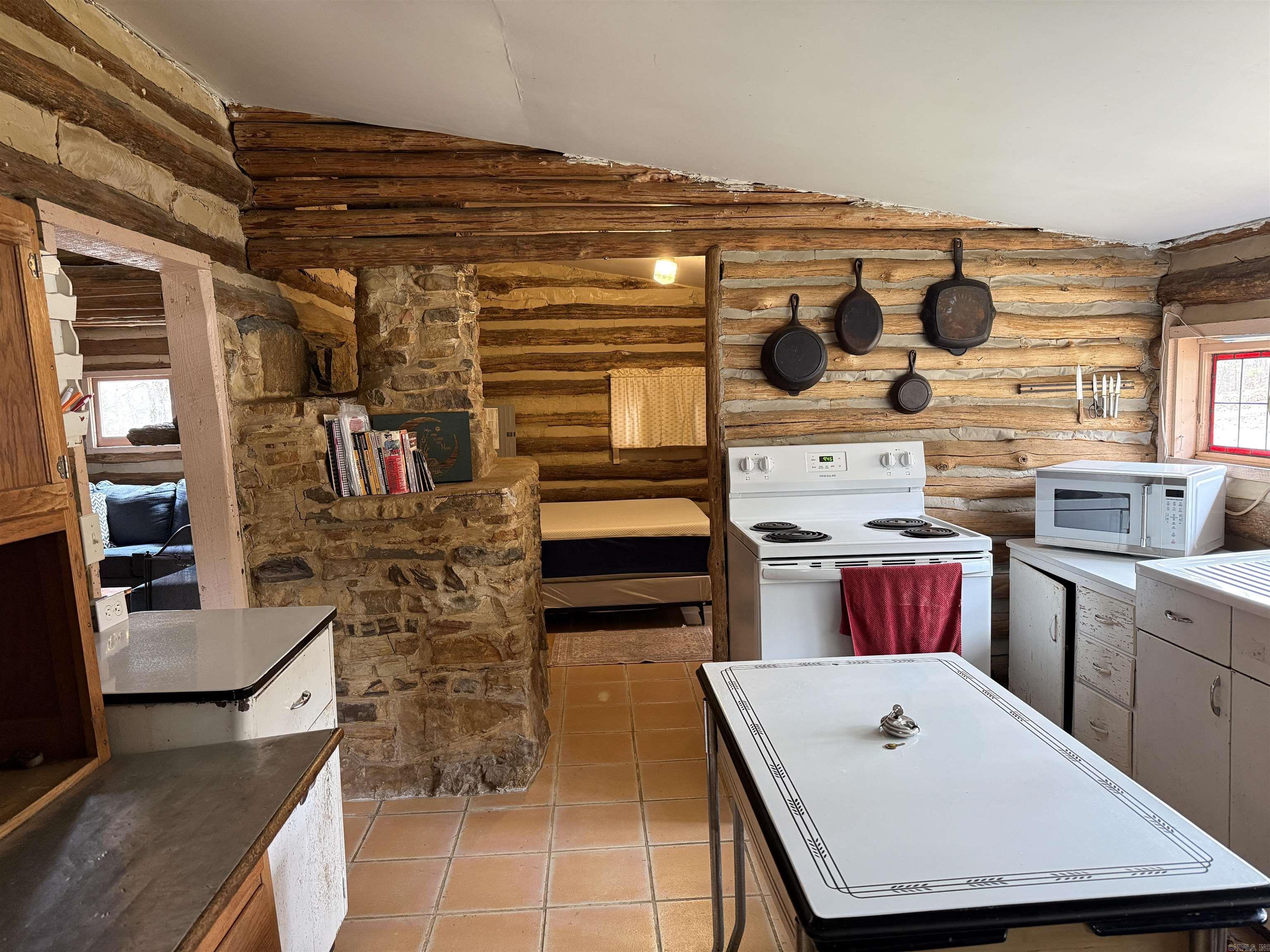 2085 Quicksilver  Leslie, AR