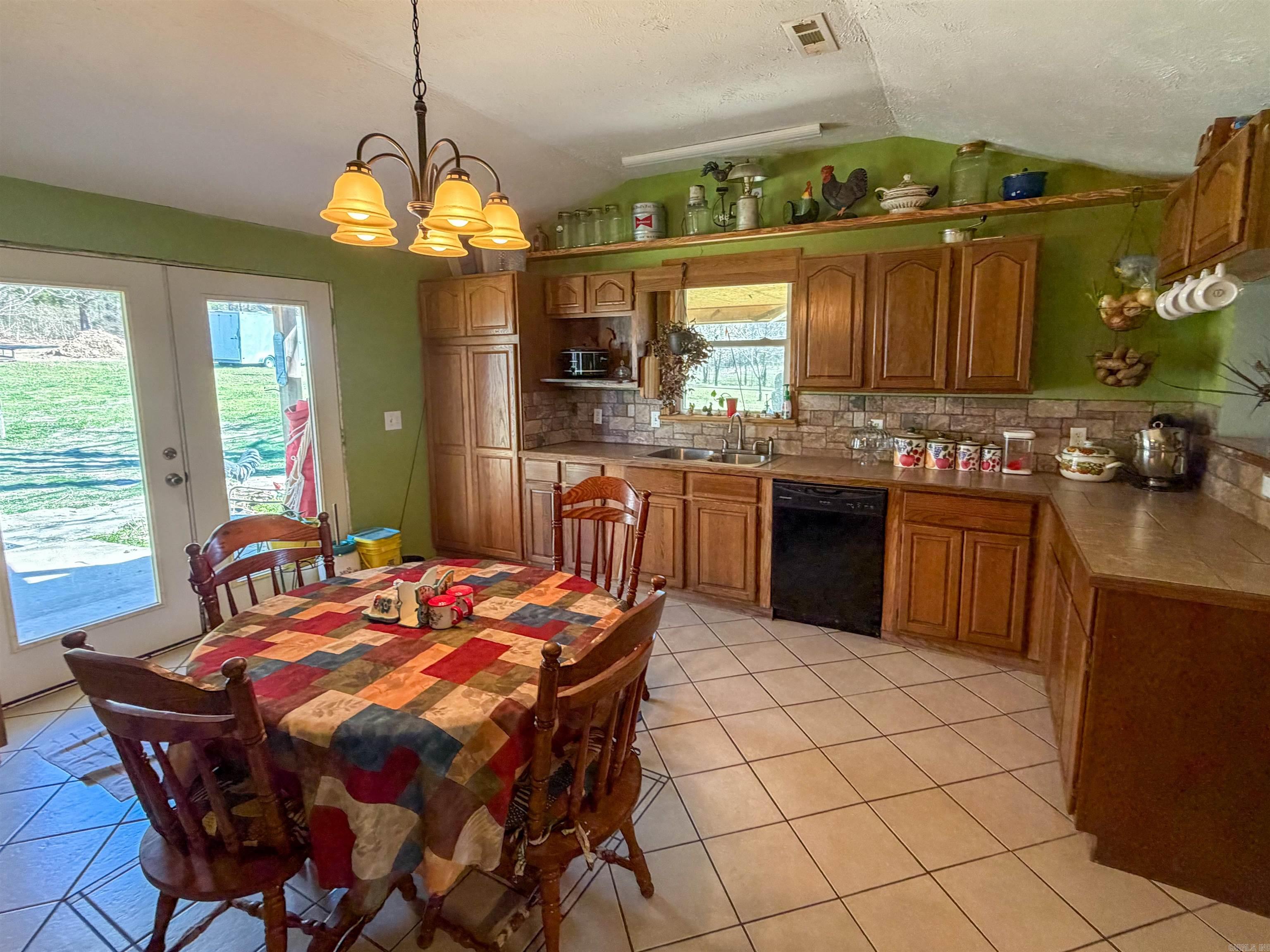 211 Featherhill Terrace  Norfork, AR