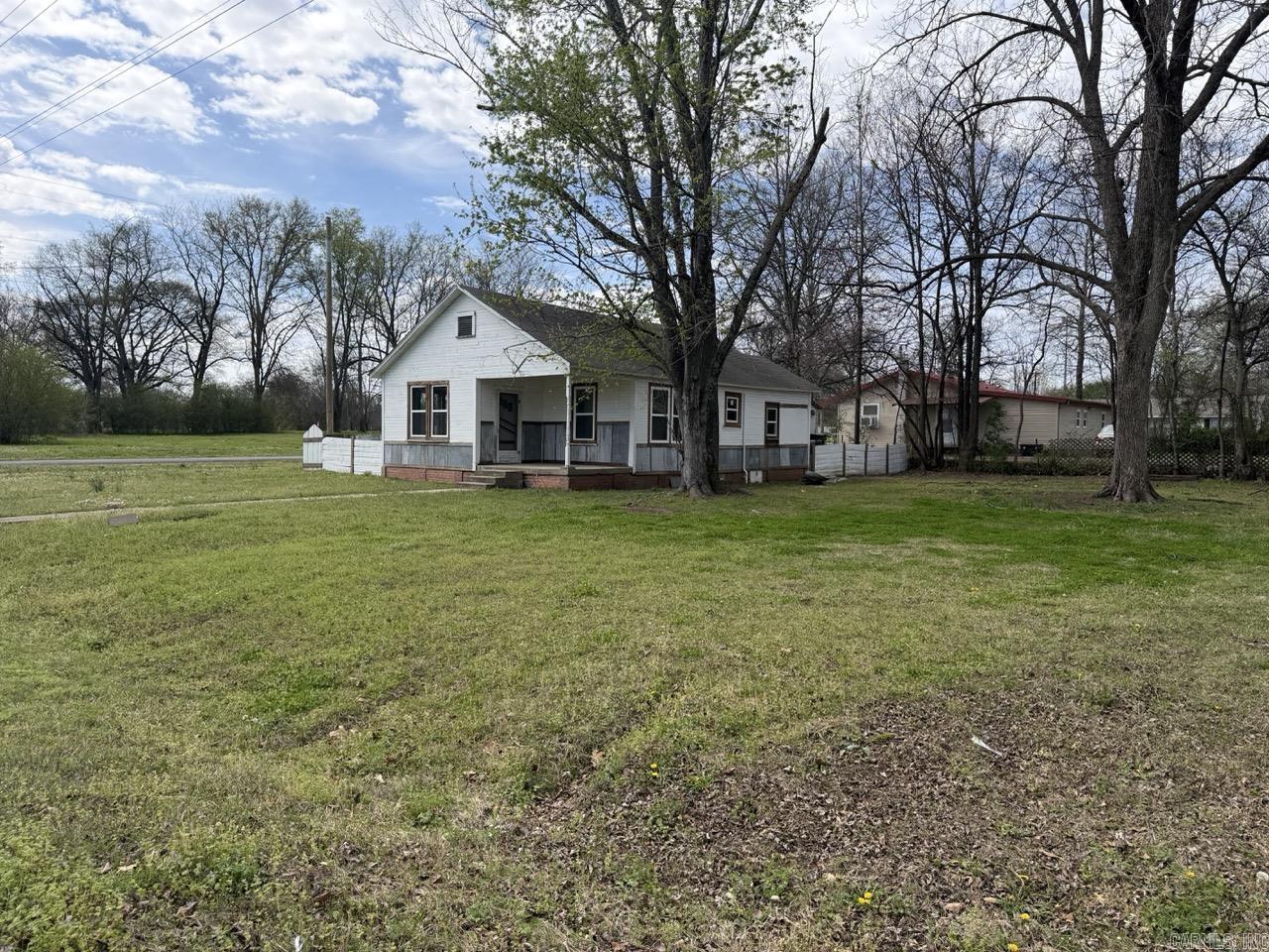 107 Oak  Perryville, AR