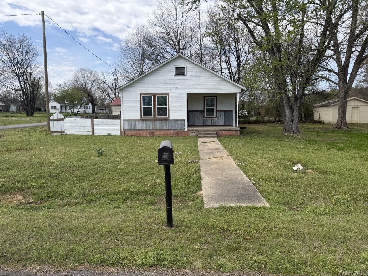 107 Oak  Perryville, AR