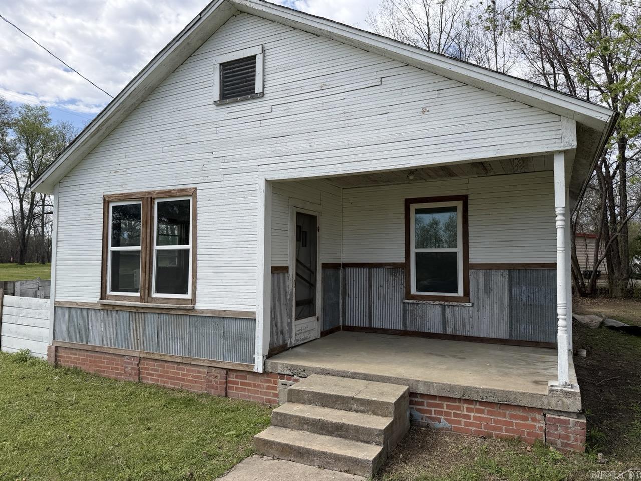 107 Oak  Perryville, AR
