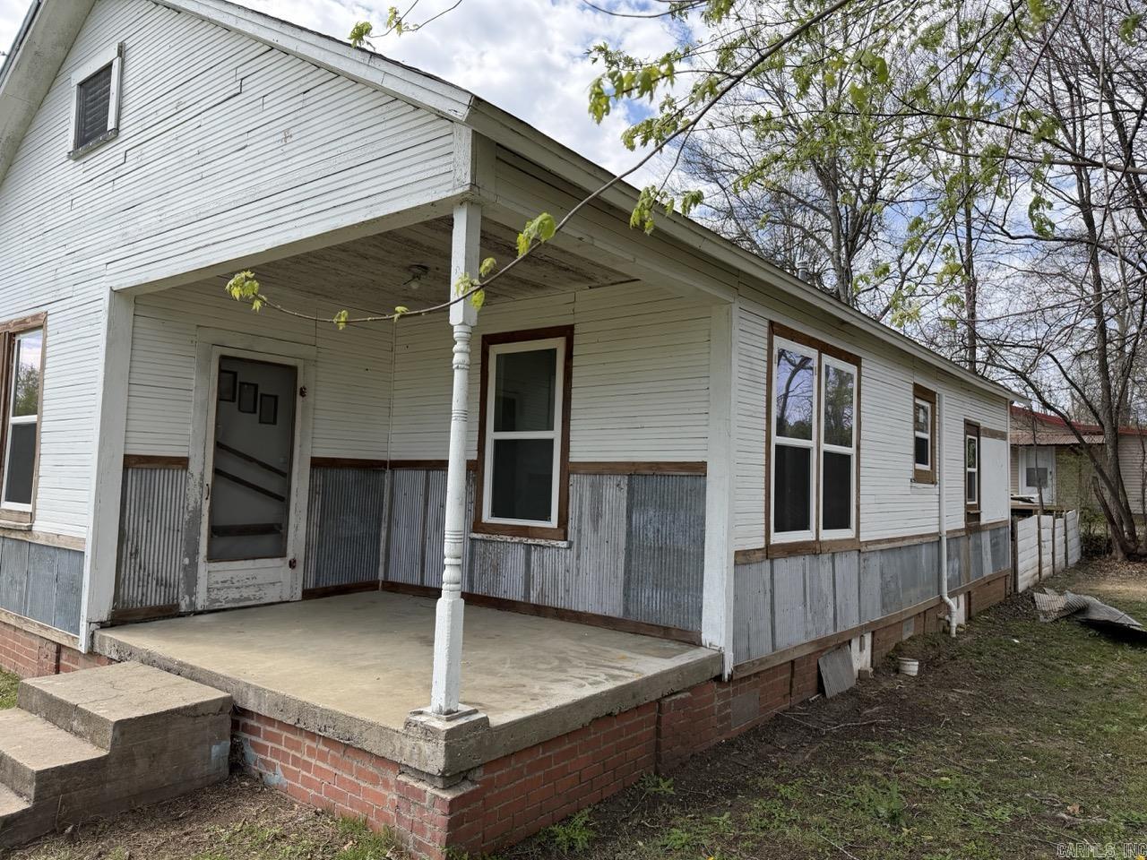 107 Oak  Perryville, AR