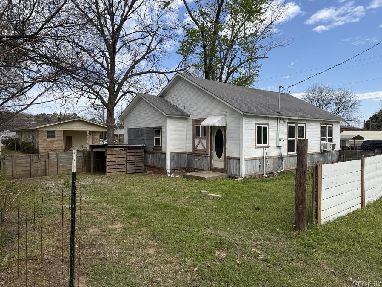 107 Oak  Perryville, AR