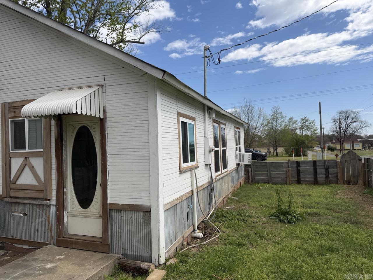 107 Oak  Perryville, AR