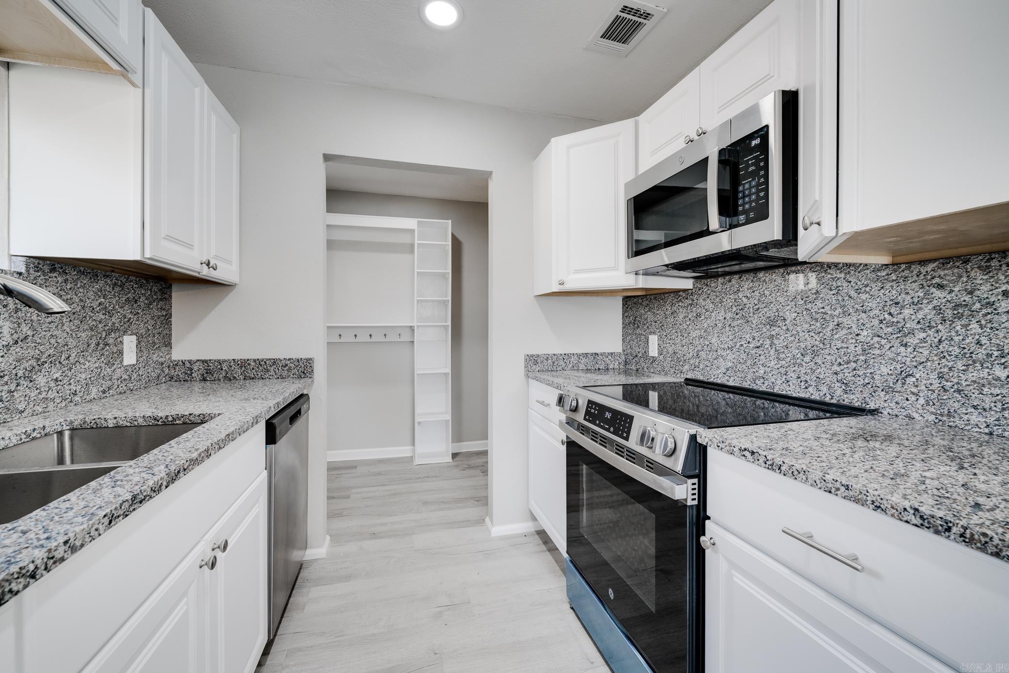 3 Grassy Lake Rd  Mayflower, AR