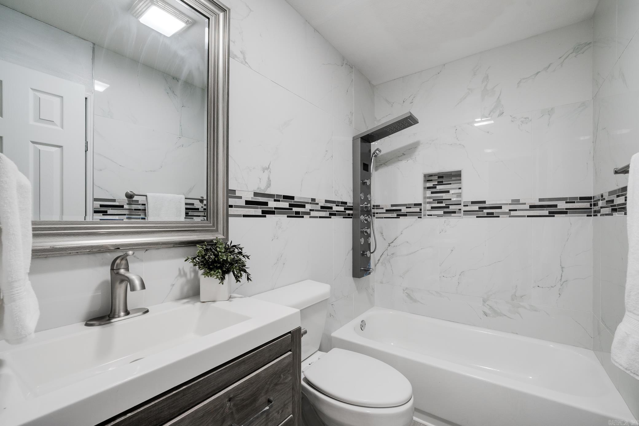 3 Grassy Lake Rd  Mayflower, AR