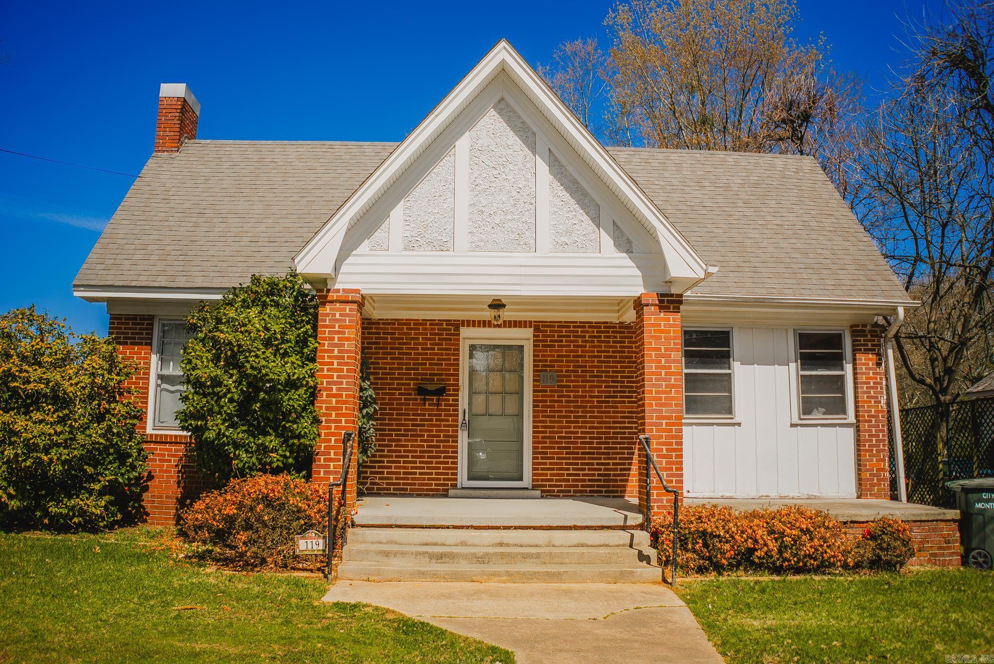 119 E College  Monticello, AR