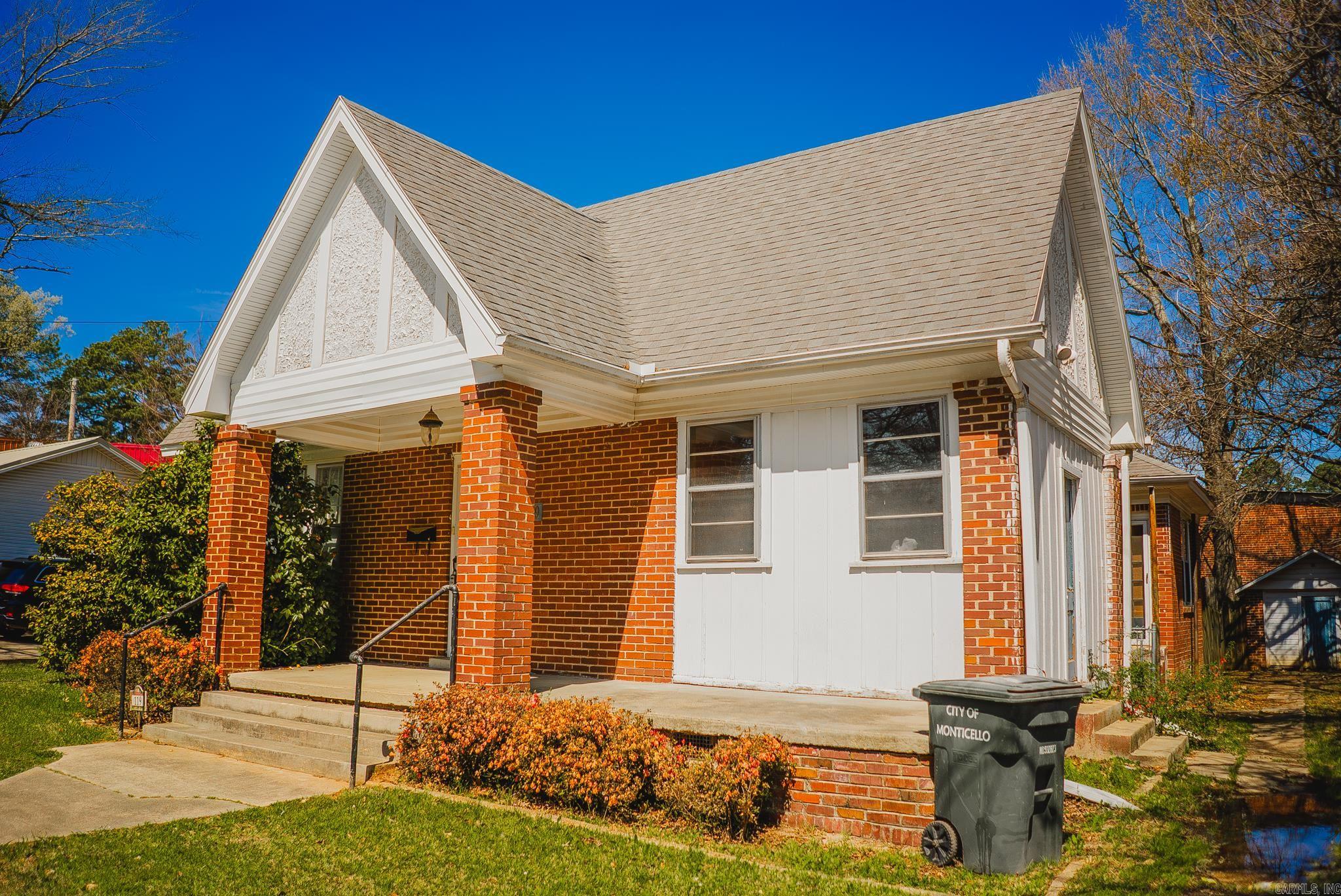 119 E College  Monticello, AR