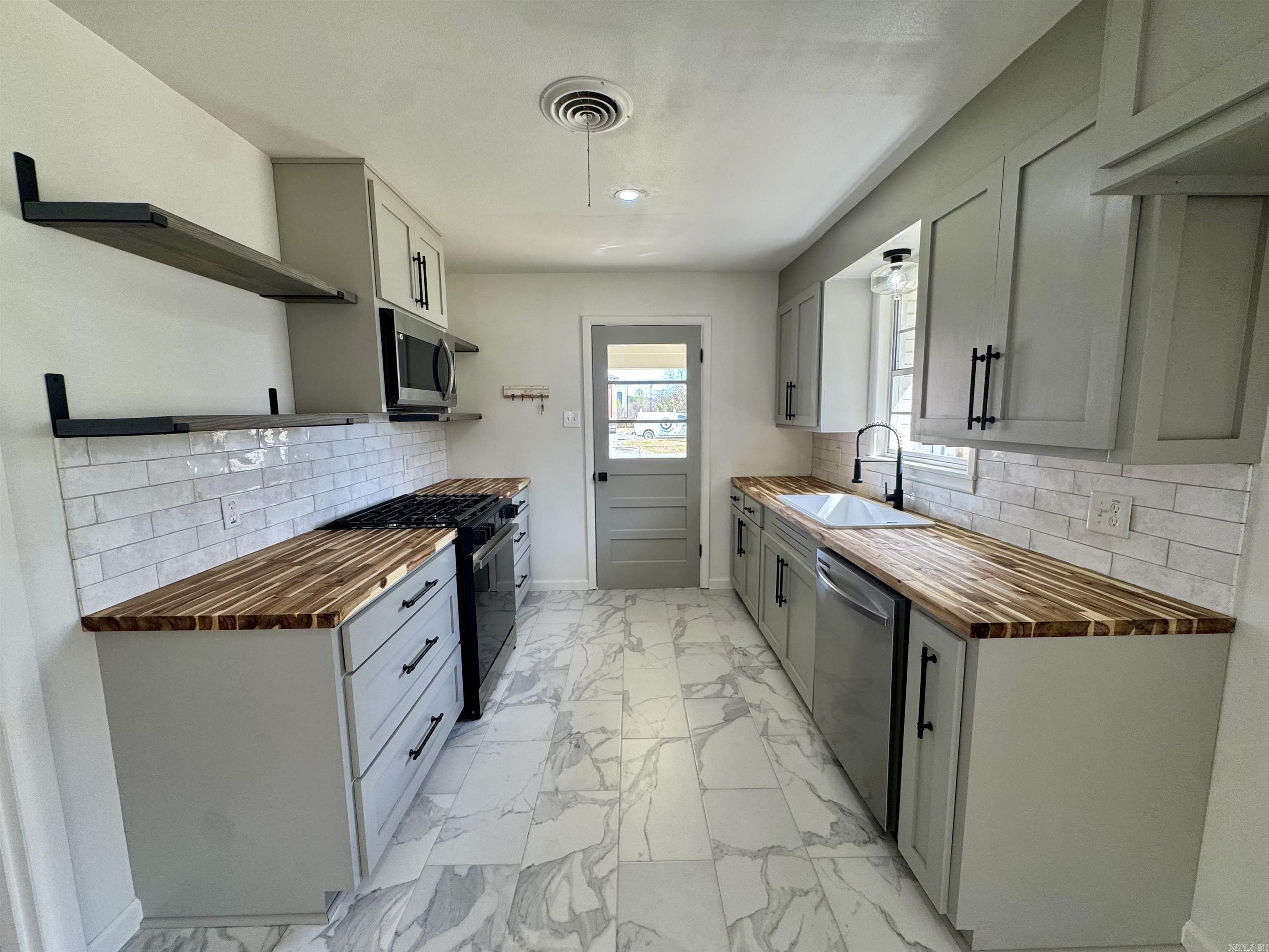 1204 Harton  Conway, AR