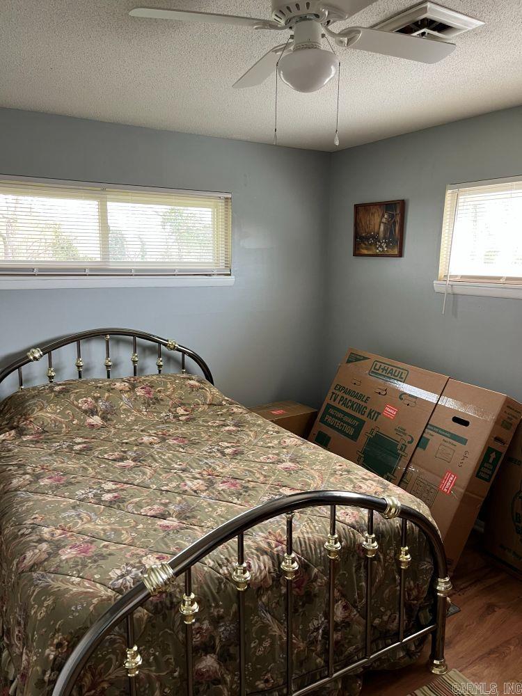 25 Su  Mountain Home, AR