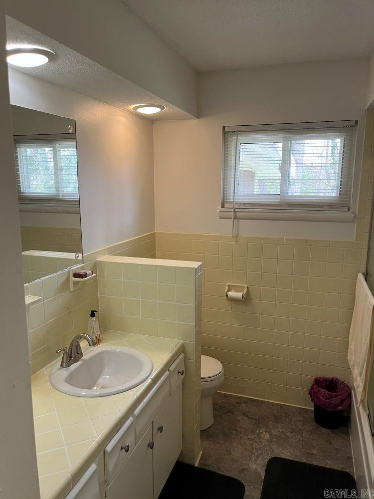 25 Su  Mountain Home, AR