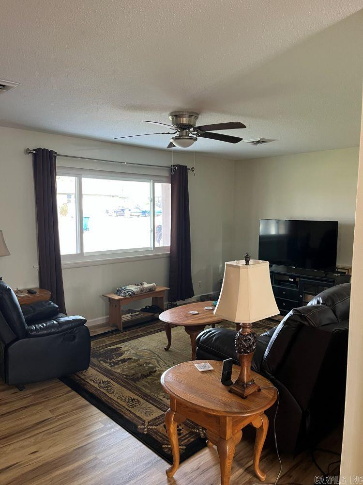 25 Su  Mountain Home, AR