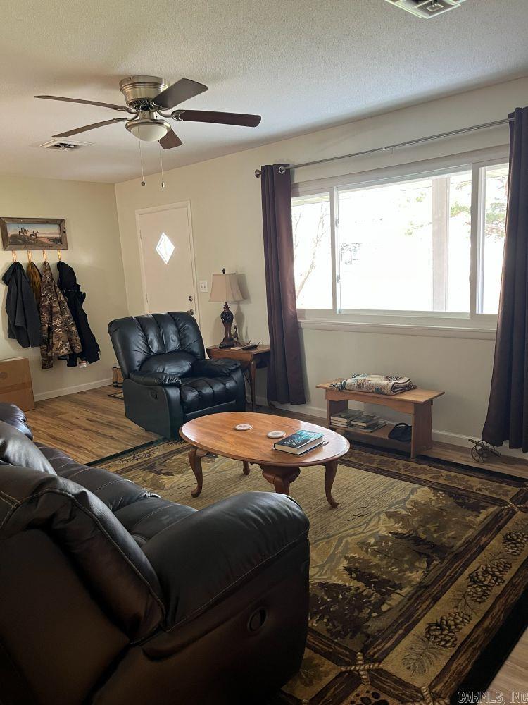 25 Su  Mountain Home, AR