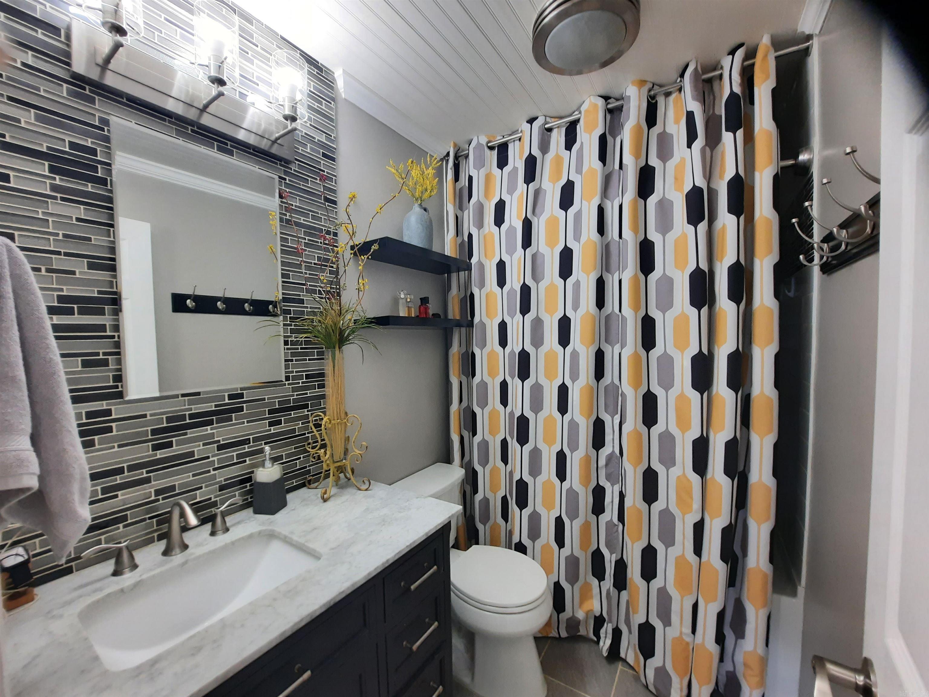 305 Stone  Mountain View, AR