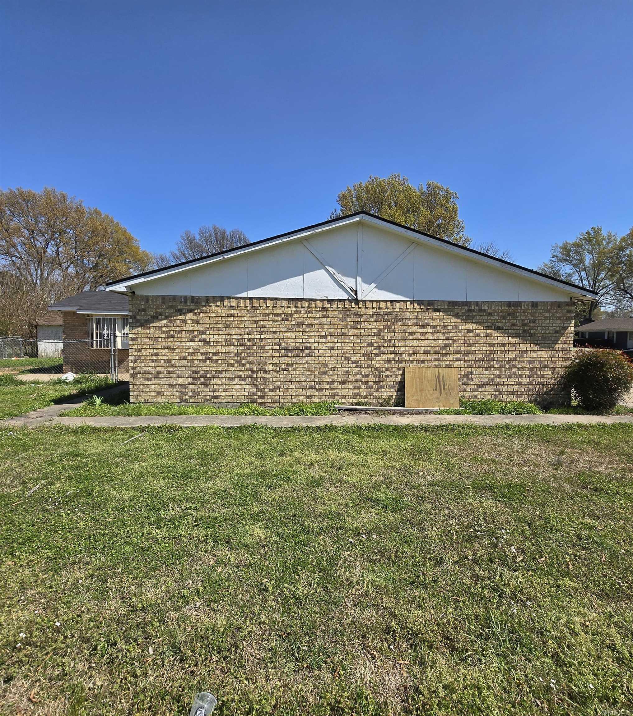 410 Brandenburg Gate  Stuttgart, AR