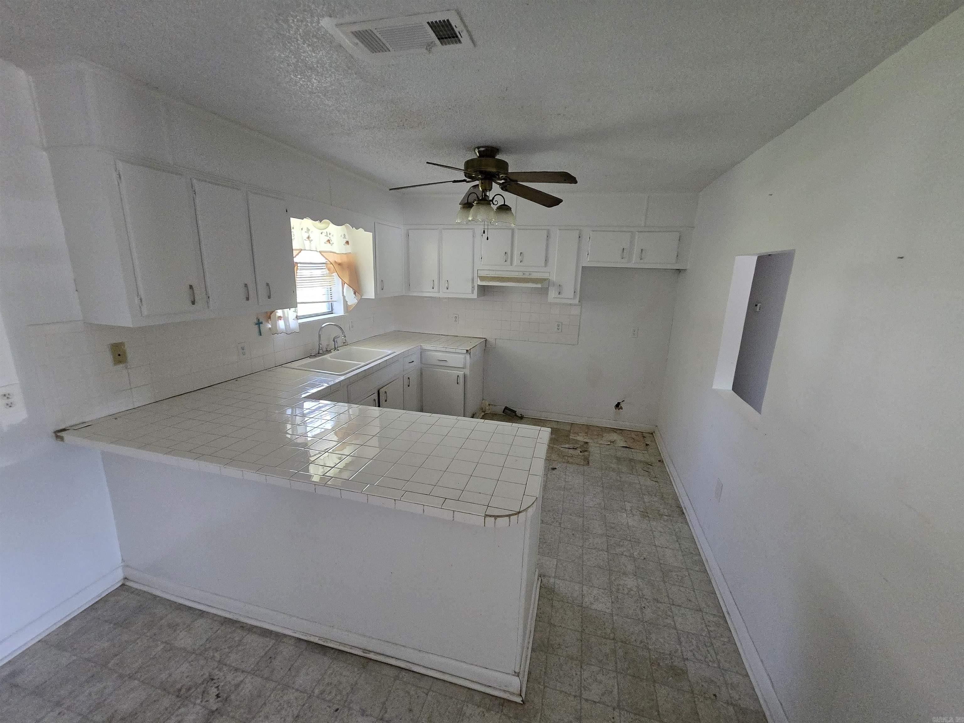 410 Brandenburg Gate  Stuttgart, AR