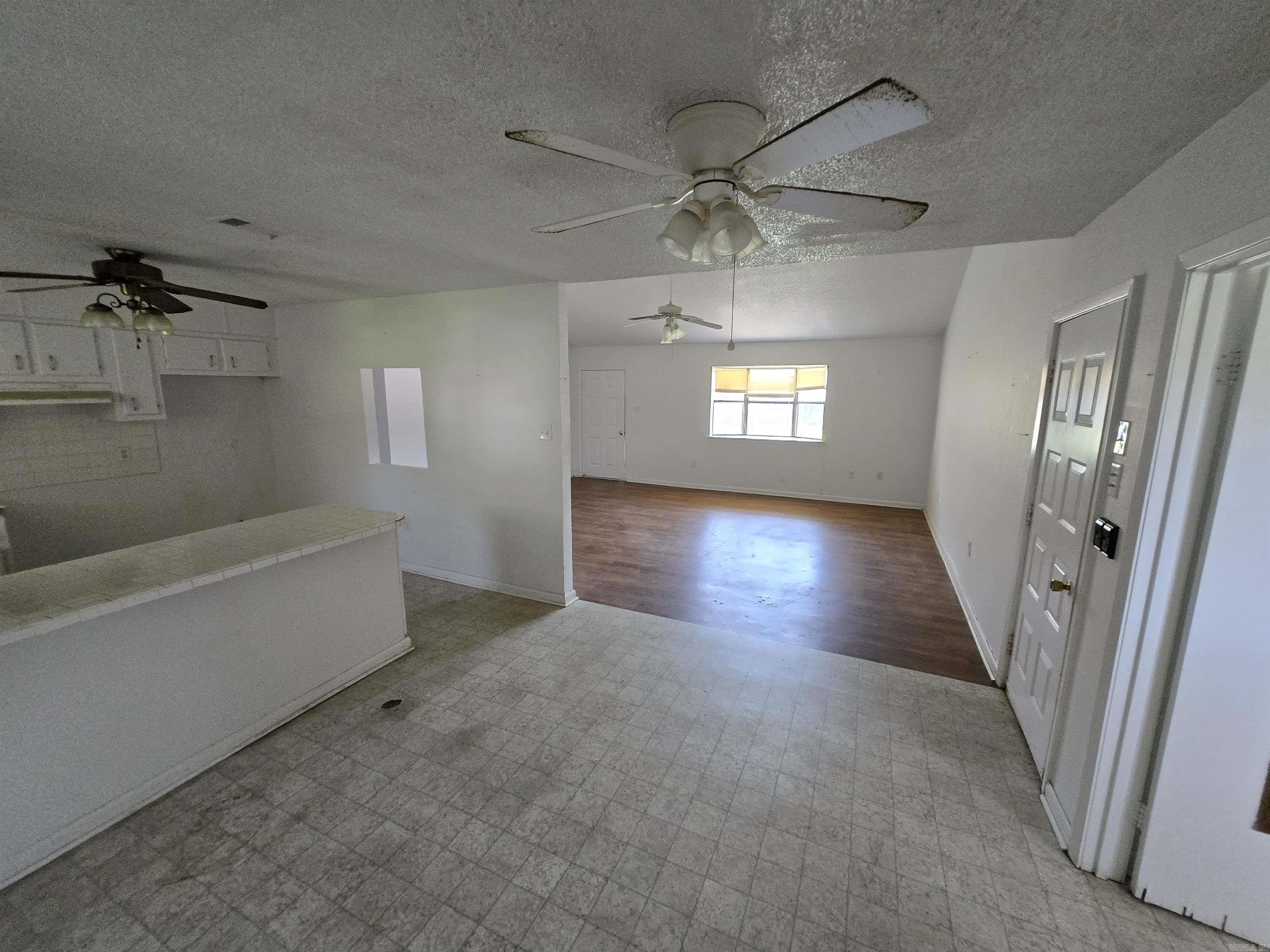 410 Brandenburg Gate  Stuttgart, AR