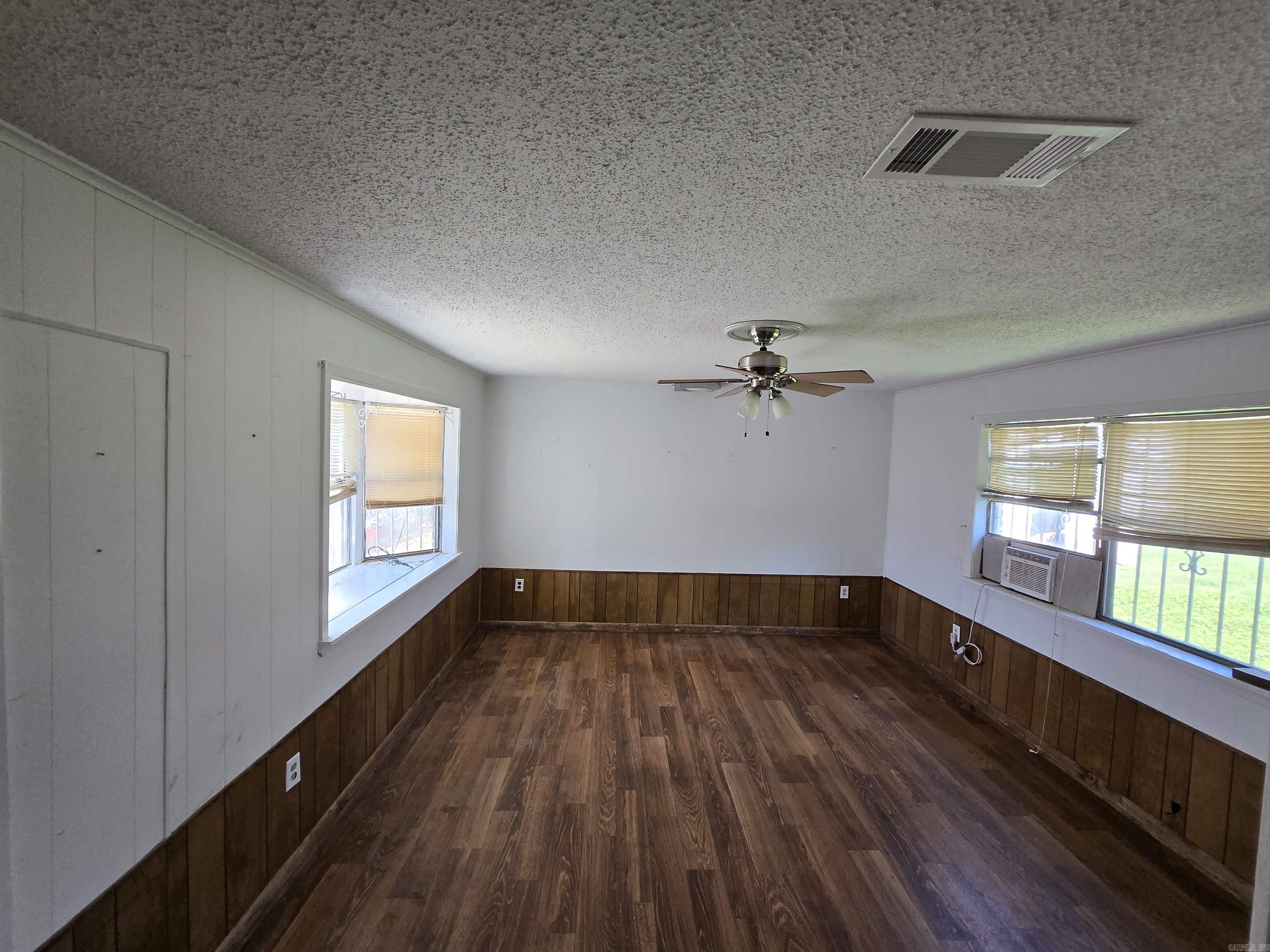 410 Brandenburg Gate  Stuttgart, AR