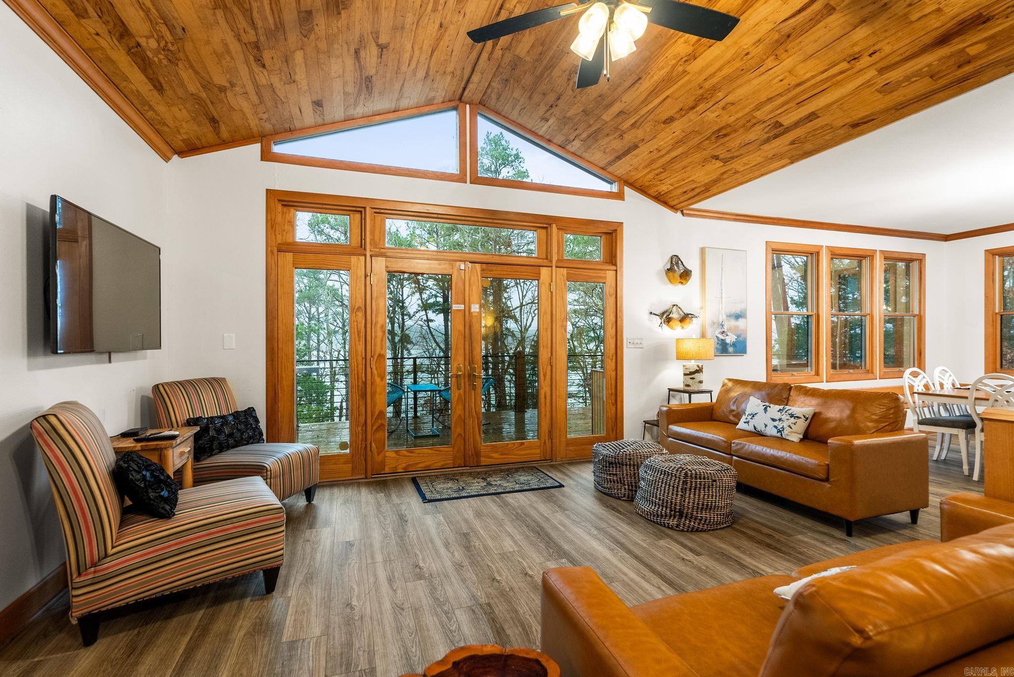 4299 Lake Drive  Clinton, AR