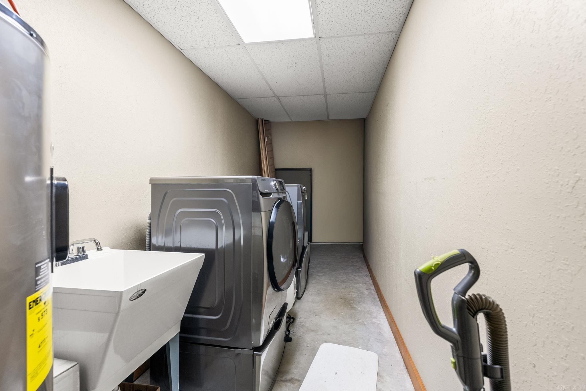 4299 Lake Drive  Clinton, AR