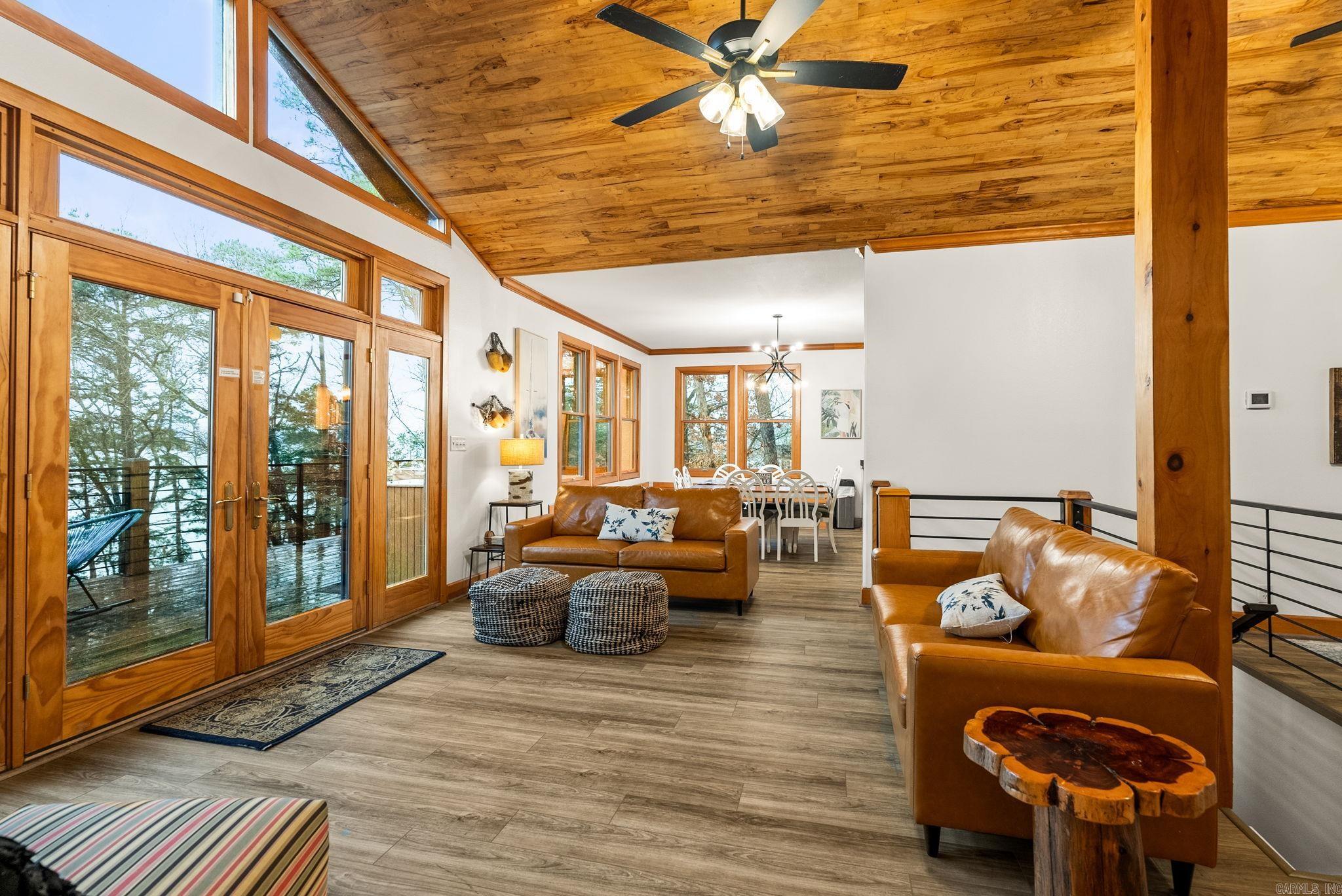 4299 Lake Drive  Clinton, AR