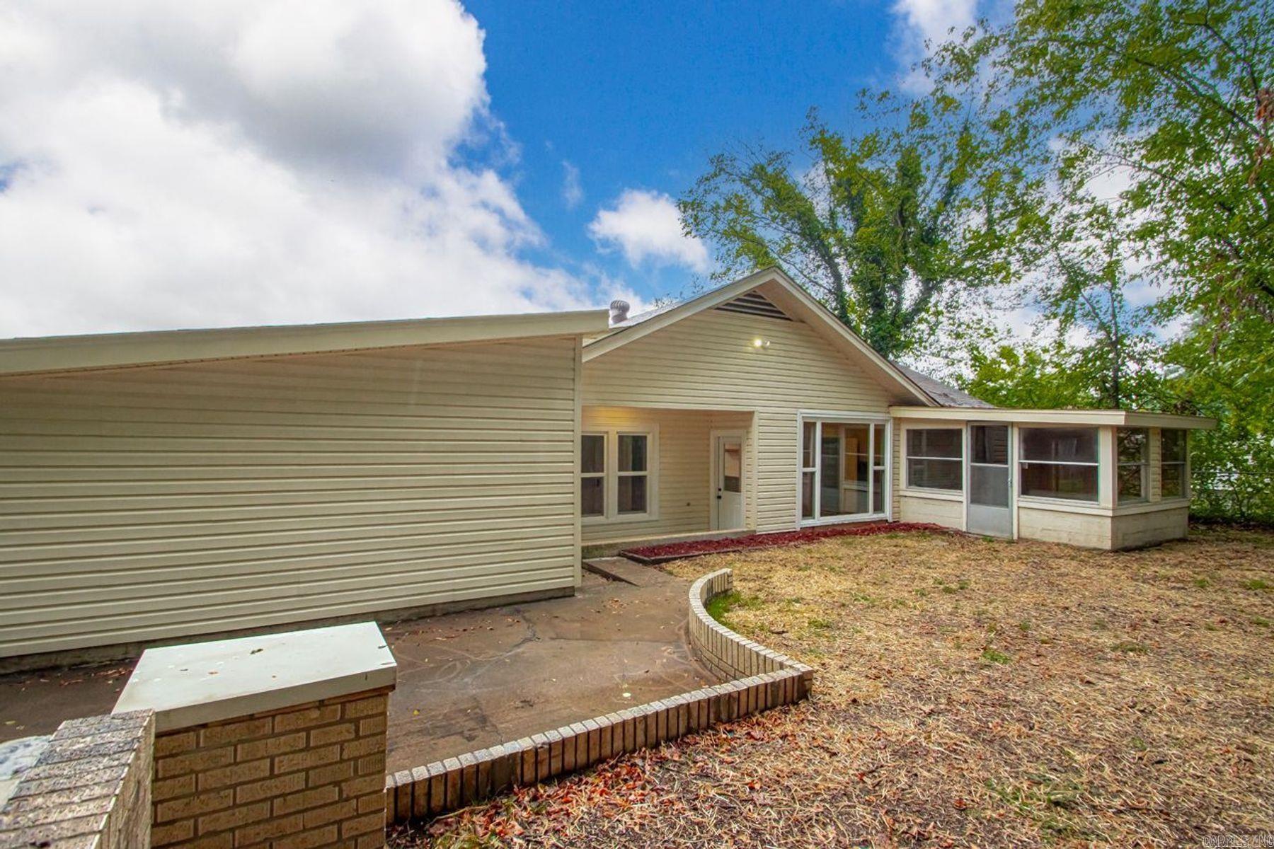 111 N 1st Street  Benton, AR