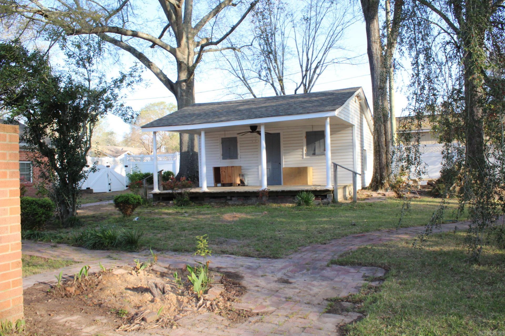 524 W Sypert Street Nashville, AR 71852