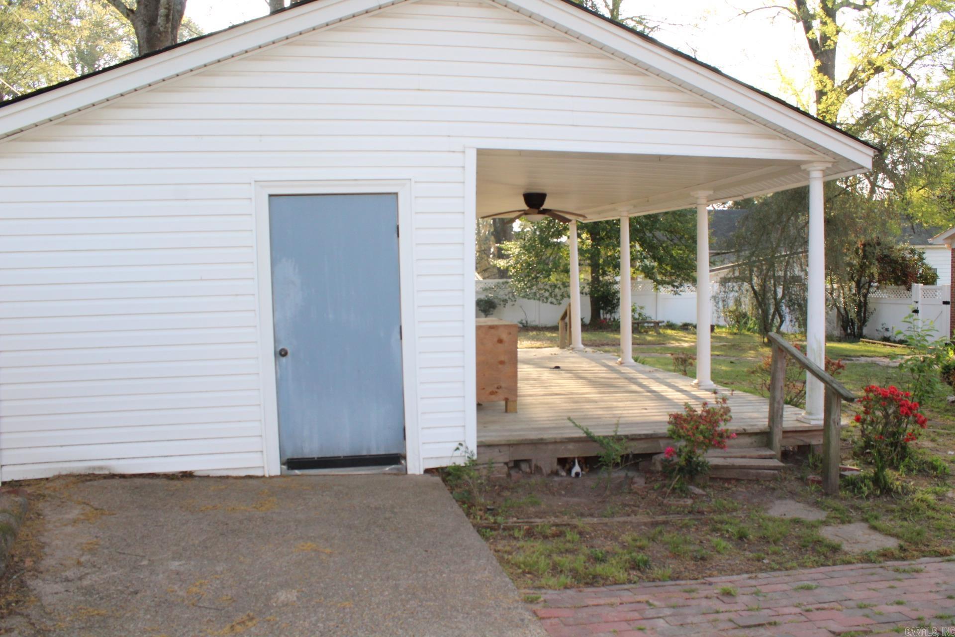 524 W Sypert Street Nashville, AR 71852