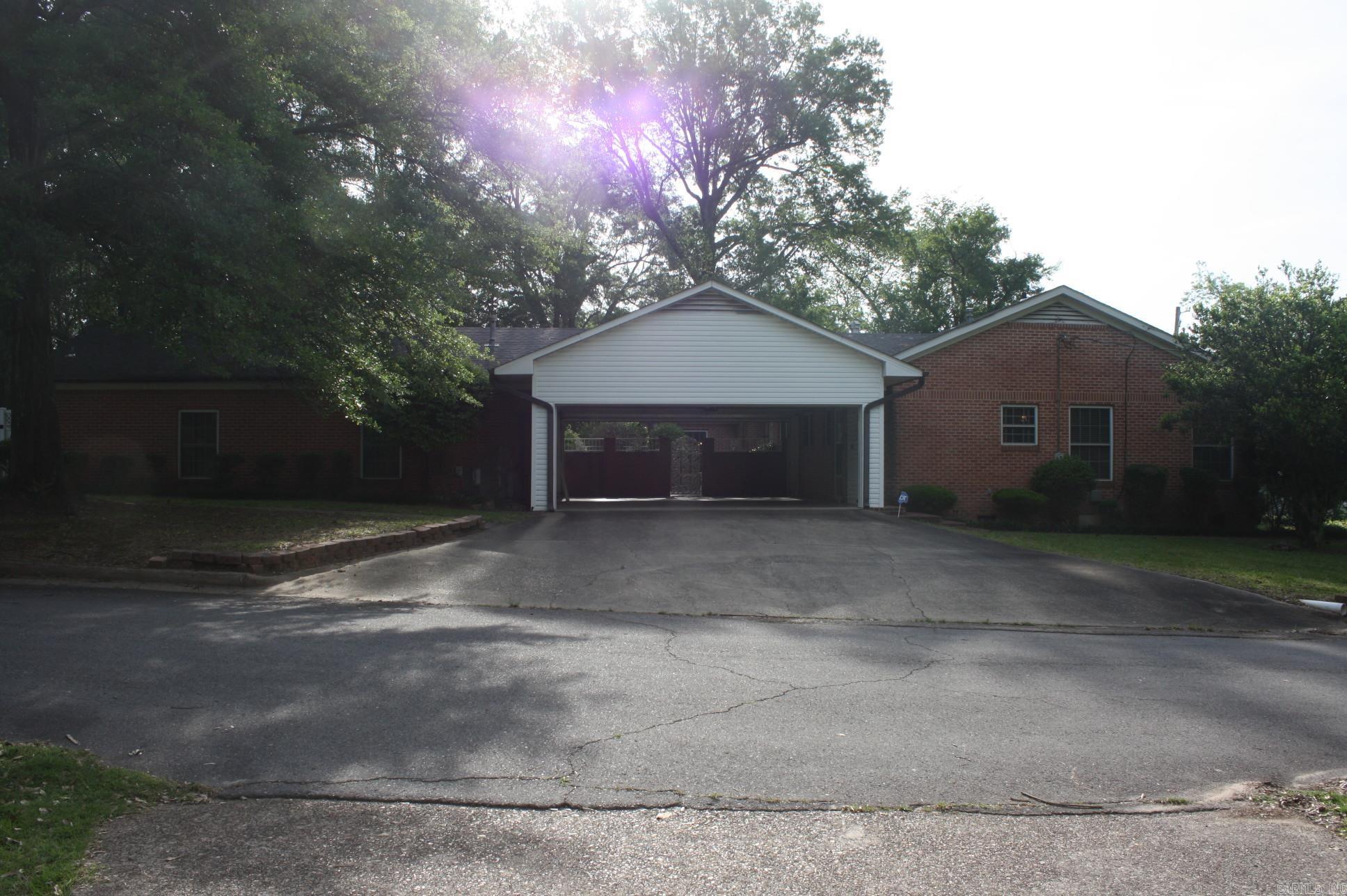 524 W Sypert Street Nashville, AR 71852