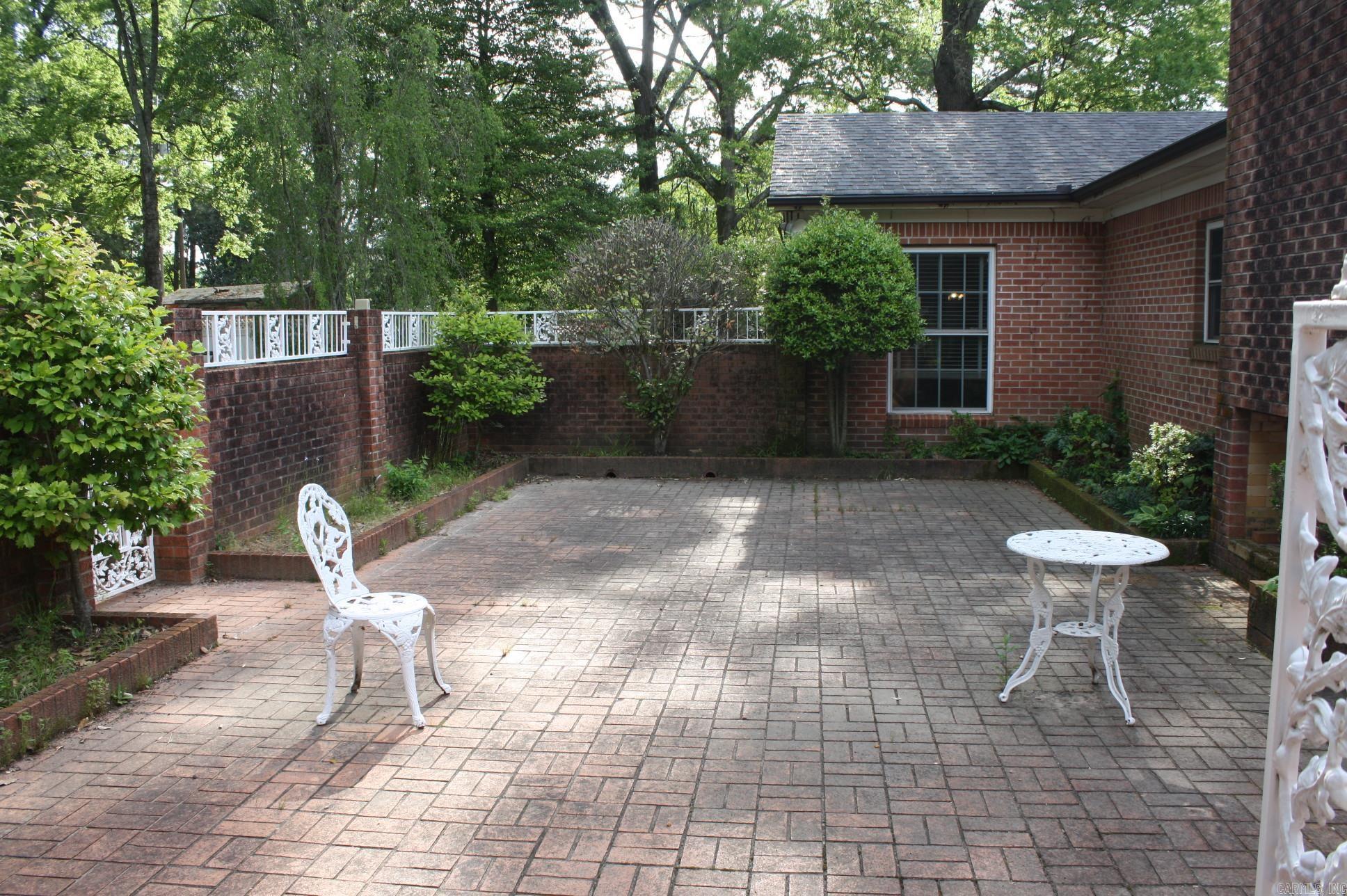 524 W Sypert Street Nashville, AR 71852