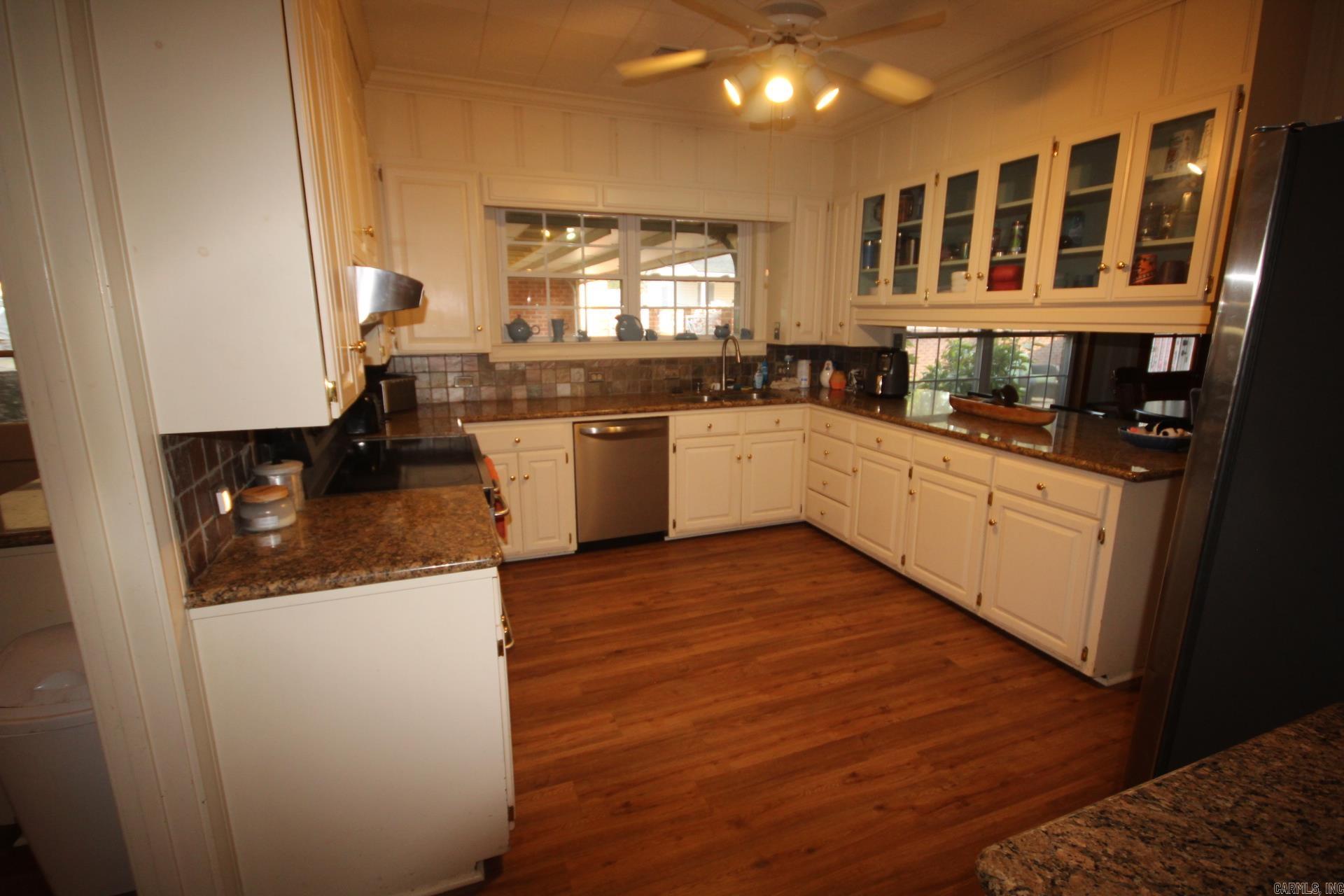 524 W Sypert Street Nashville, AR 71852