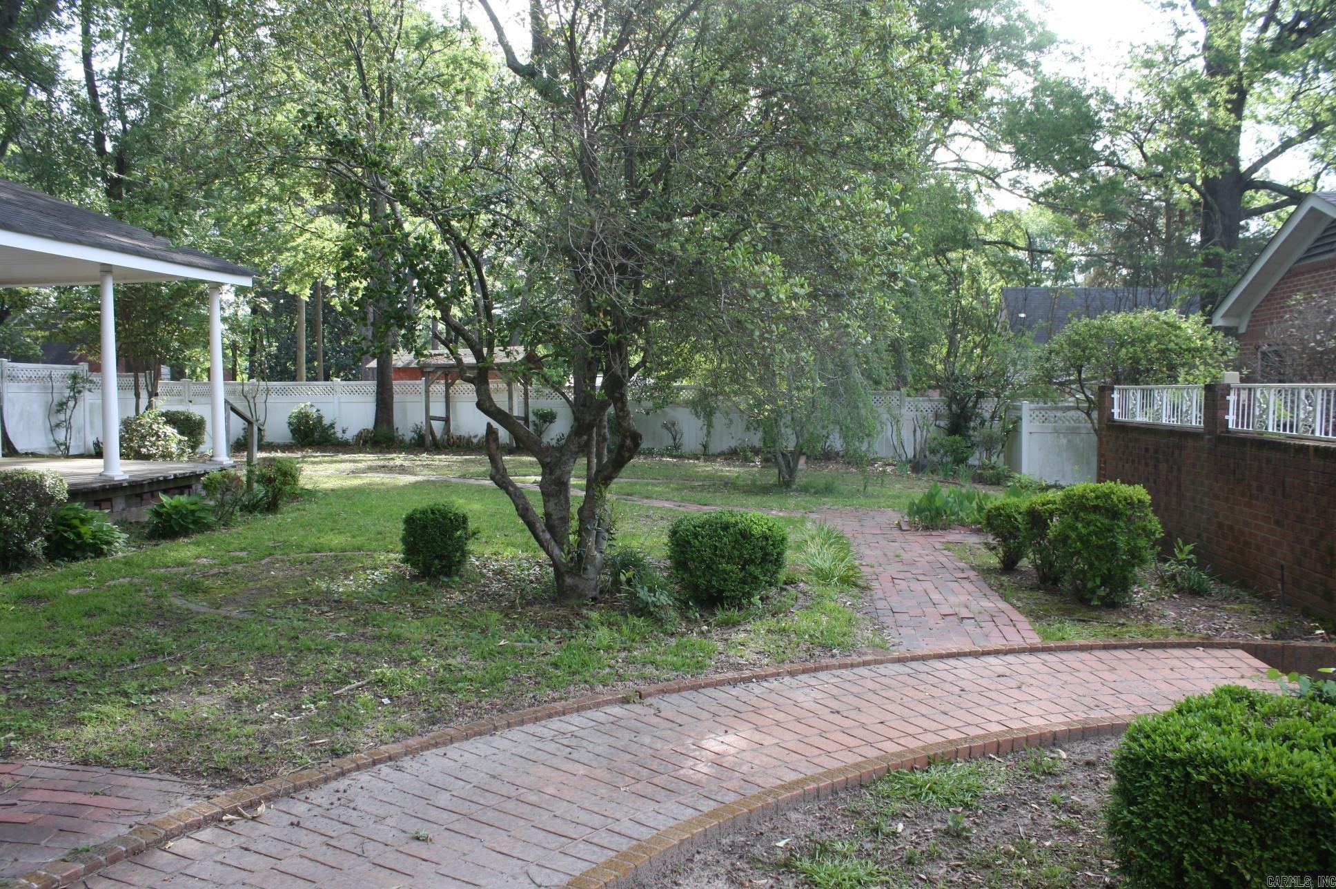 524 W Sypert Street Nashville, AR 71852