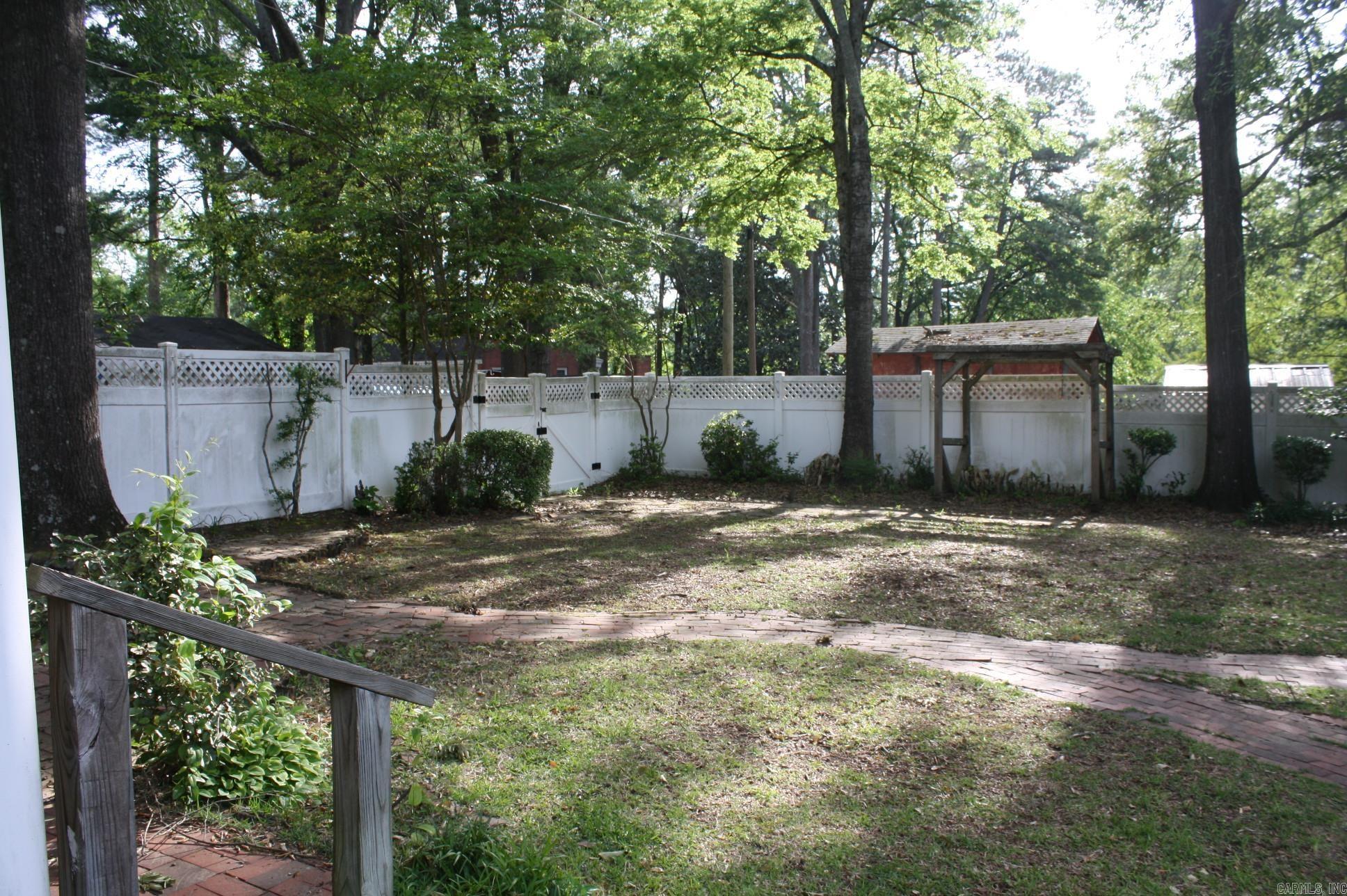 524 W Sypert Street Nashville, AR 71852